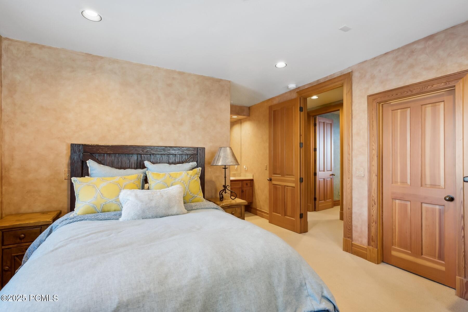 Park City, Utah 84060, United States, 6 Bedrooms Bedrooms, ,7 BathroomsBathrooms,Residential,Pending,17323