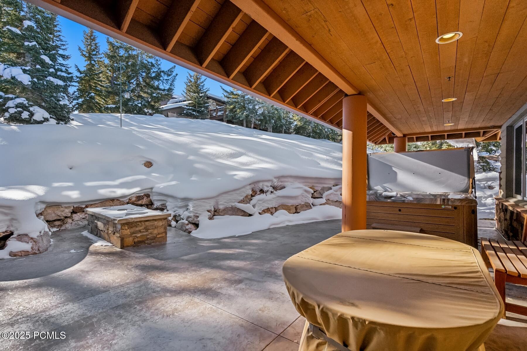 Park City, Utah 84060, United States, 6 Bedrooms Bedrooms, ,7 BathroomsBathrooms,Residential,Pending,17323