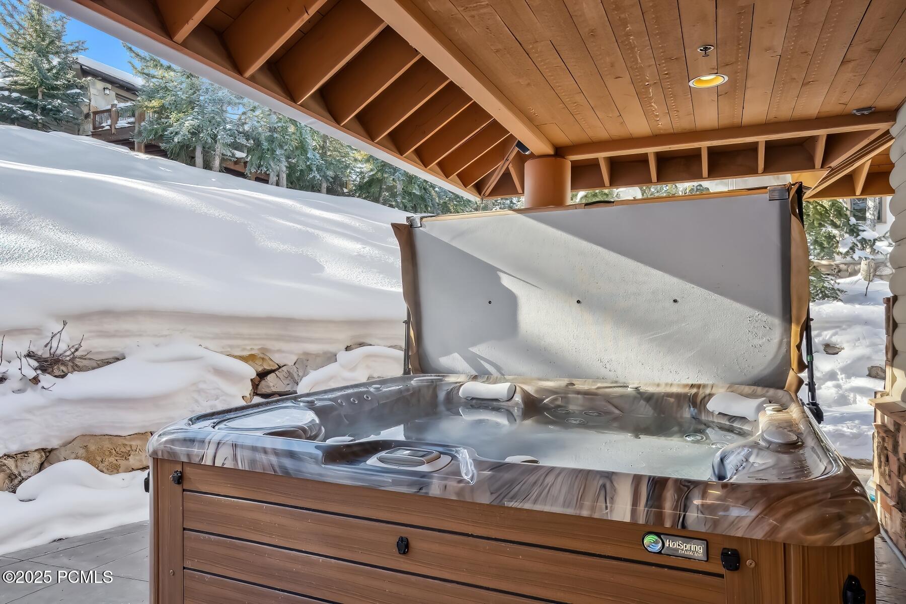 Park City, Utah 84060, United States, 6 Bedrooms Bedrooms, ,7 BathroomsBathrooms,Residential,Pending,17323