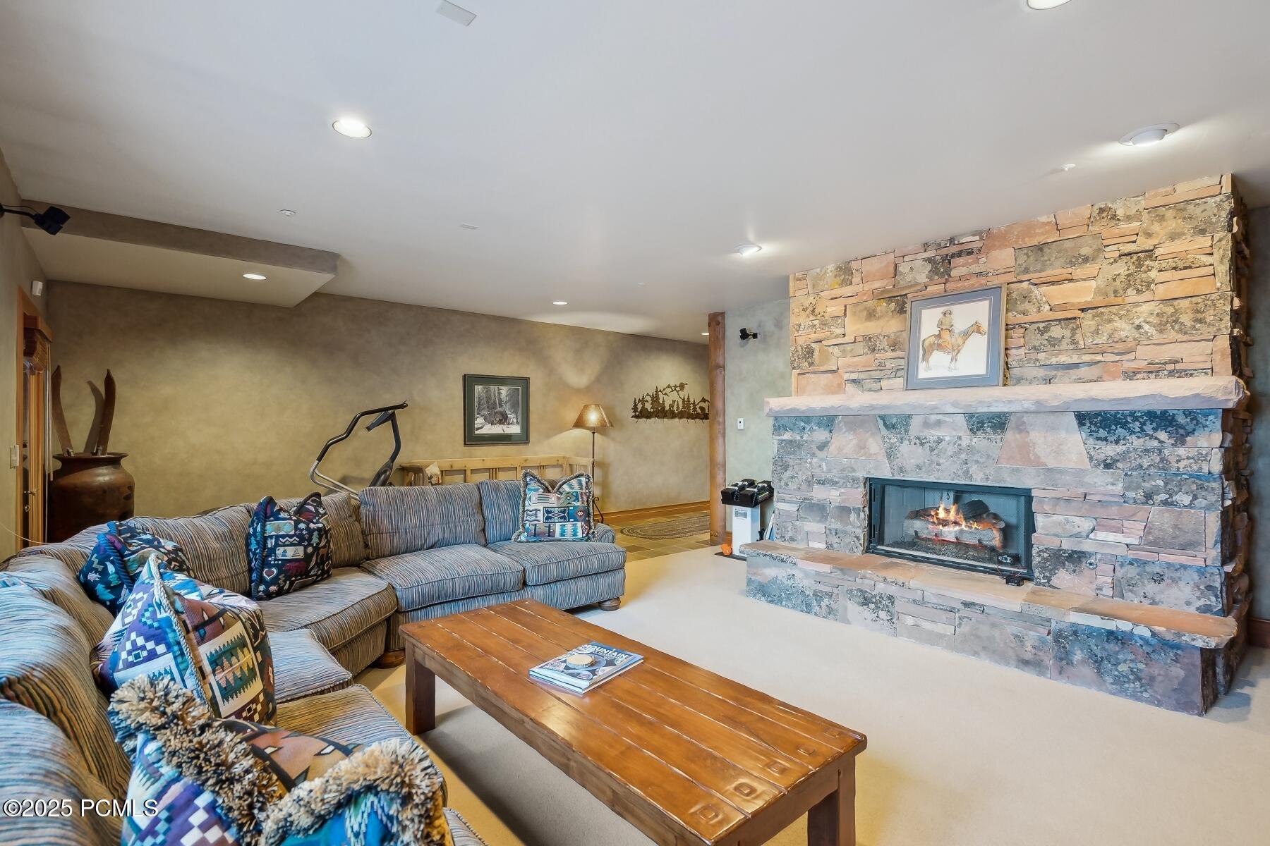 Park City, Utah 84060, United States, 6 Bedrooms Bedrooms, ,7 BathroomsBathrooms,Residential,Pending,17323