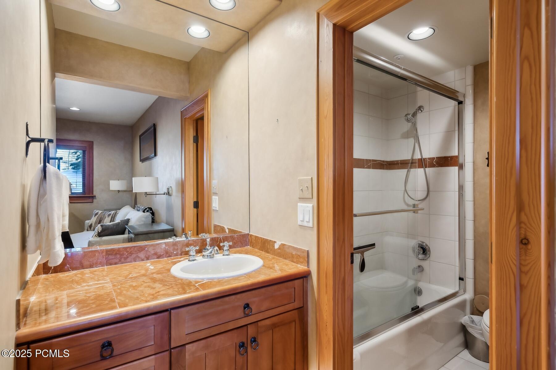 Park City, Utah 84060, United States, 6 Bedrooms Bedrooms, ,7 BathroomsBathrooms,Residential,Pending,17323