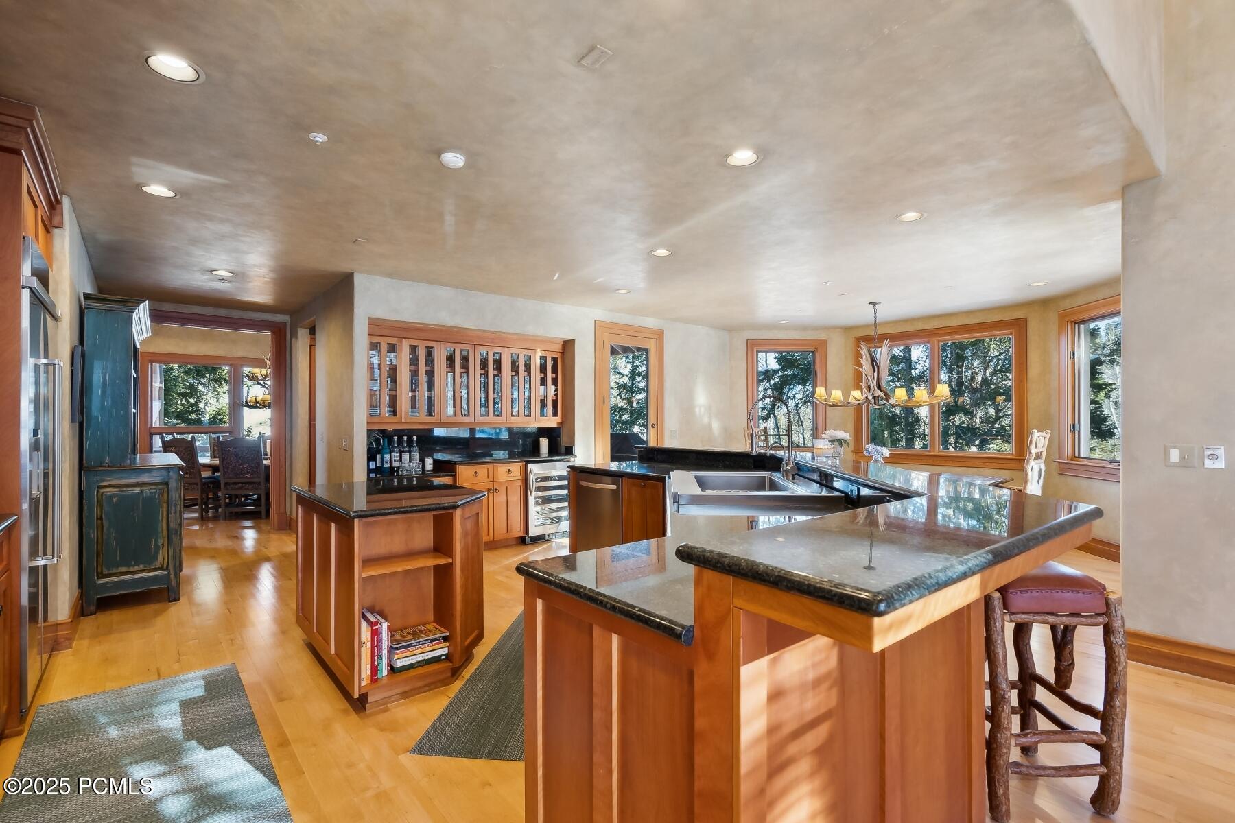 Park City, Utah 84060, United States, 6 Bedrooms Bedrooms, ,7 BathroomsBathrooms,Residential,Pending,17323