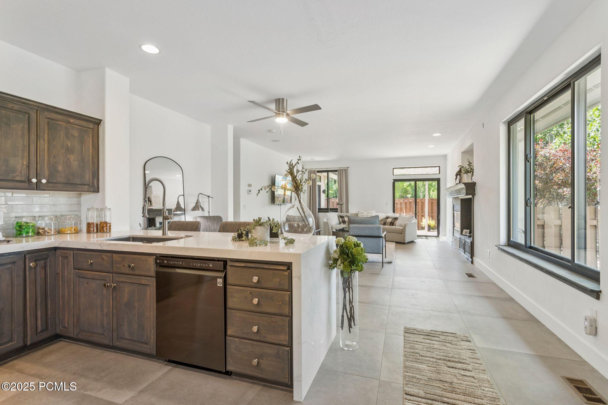 Park City, Utah 84098, United States, 3 Bedrooms Bedrooms, ,2 BathroomsBathrooms,Residential,Active,153076