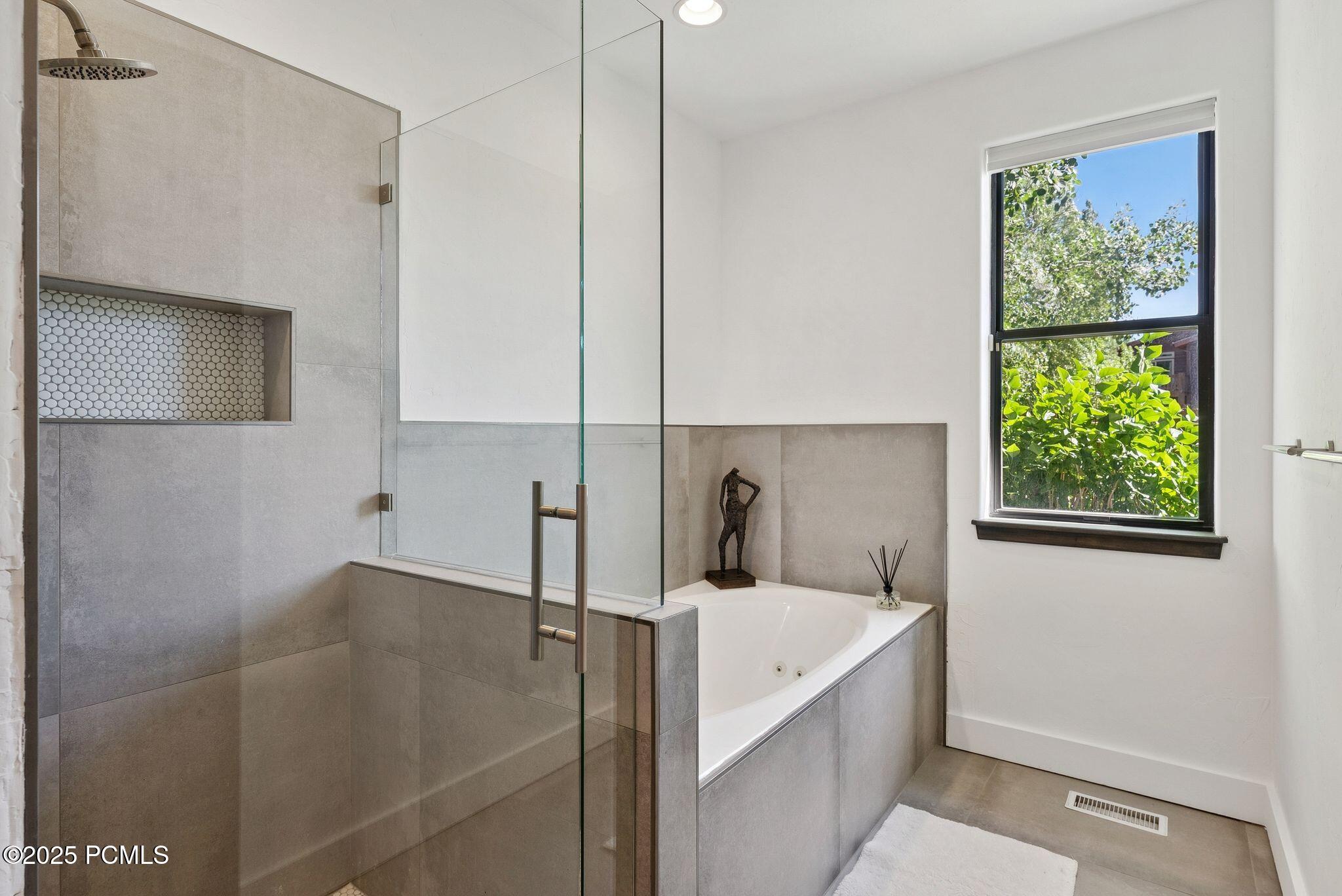 Park City, Utah 84098, United States, 3 Bedrooms Bedrooms, ,2 BathroomsBathrooms,Residential,Active,153076