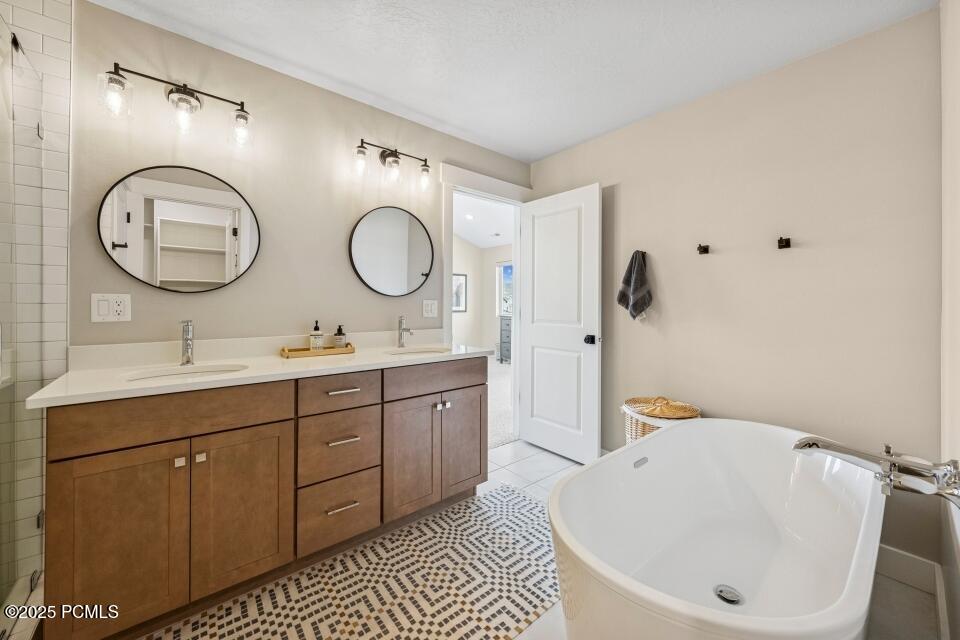 Park City, Utah 84098, United States, 3 Bedrooms Bedrooms, ,4 BathroomsBathrooms,Residential,Active,169145