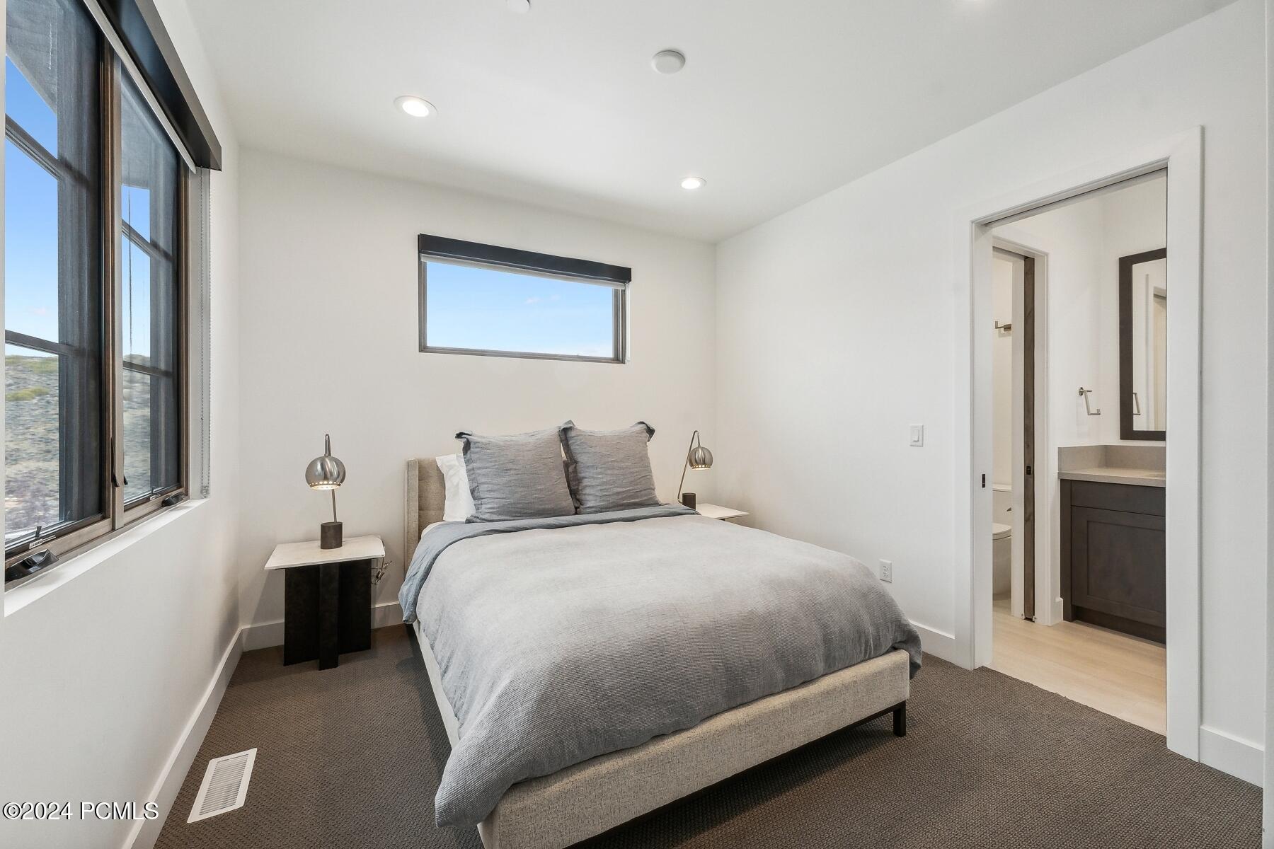 Park City, Utah 84098, United States, 4 Bedrooms Bedrooms, ,4 BathroomsBathrooms,Residential,Active,37673