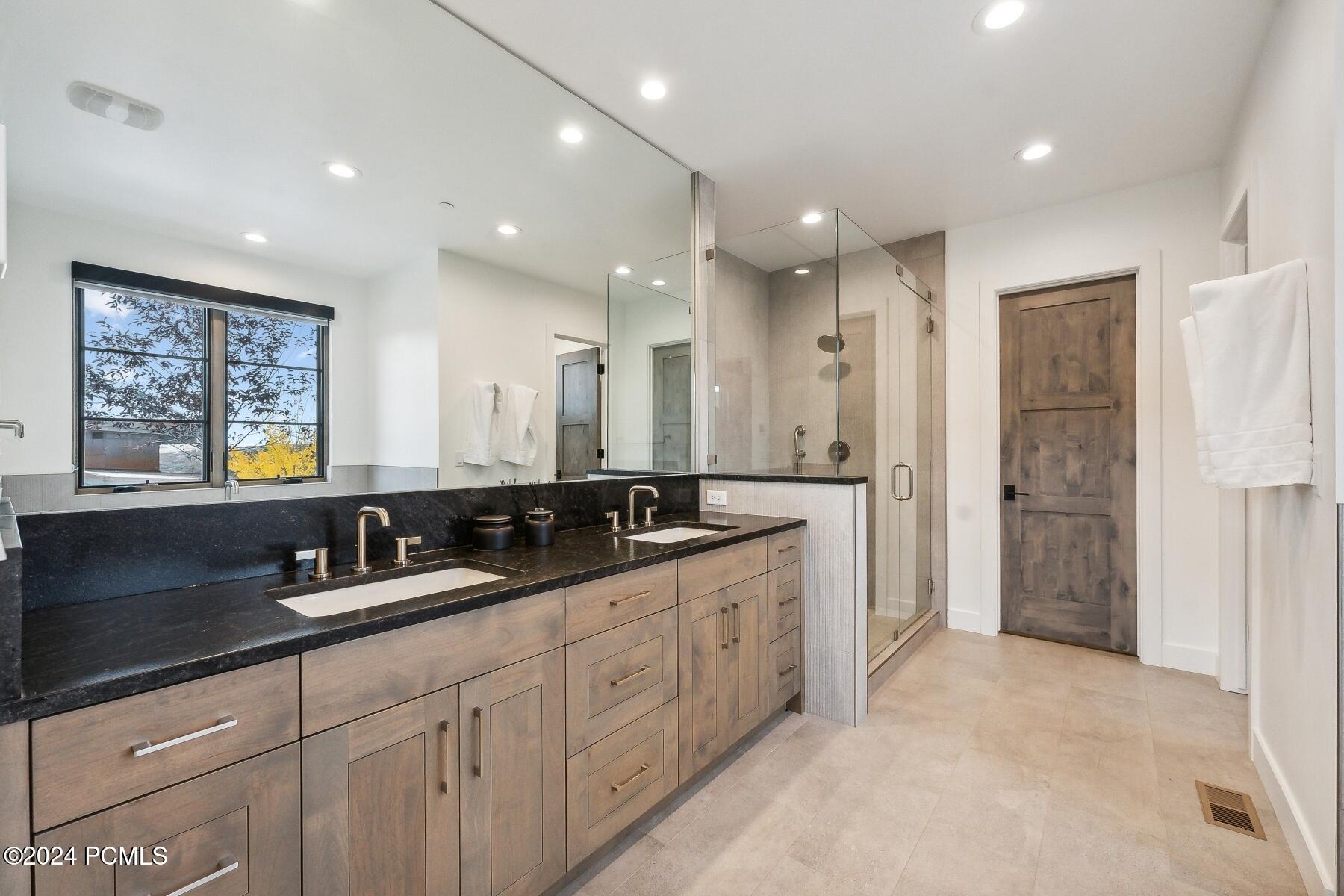 Park City, Utah 84098, United States, 4 Bedrooms Bedrooms, ,4 BathroomsBathrooms,Residential,Active,37673