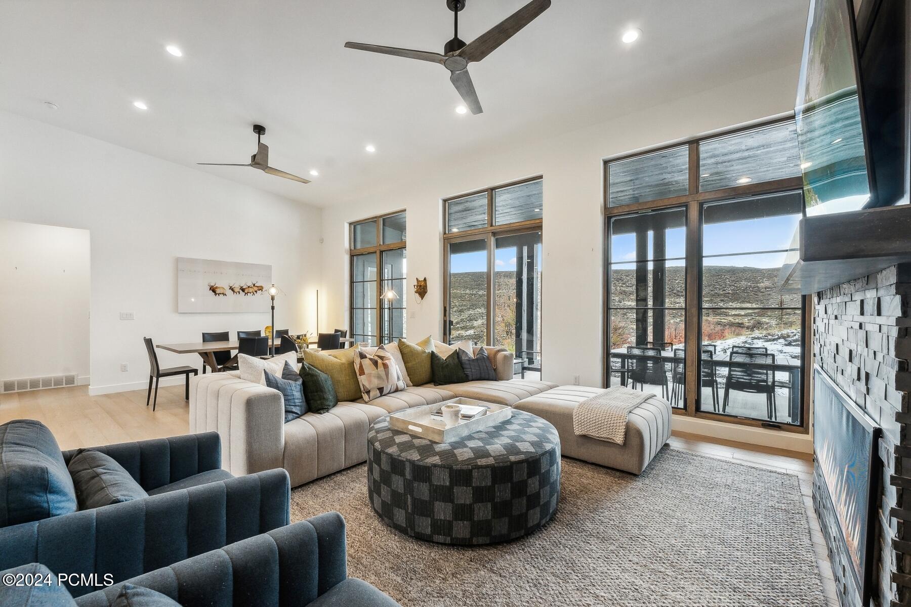 Park City, Utah 84098, United States, 4 Bedrooms Bedrooms, ,4 BathroomsBathrooms,Residential,Active,37673