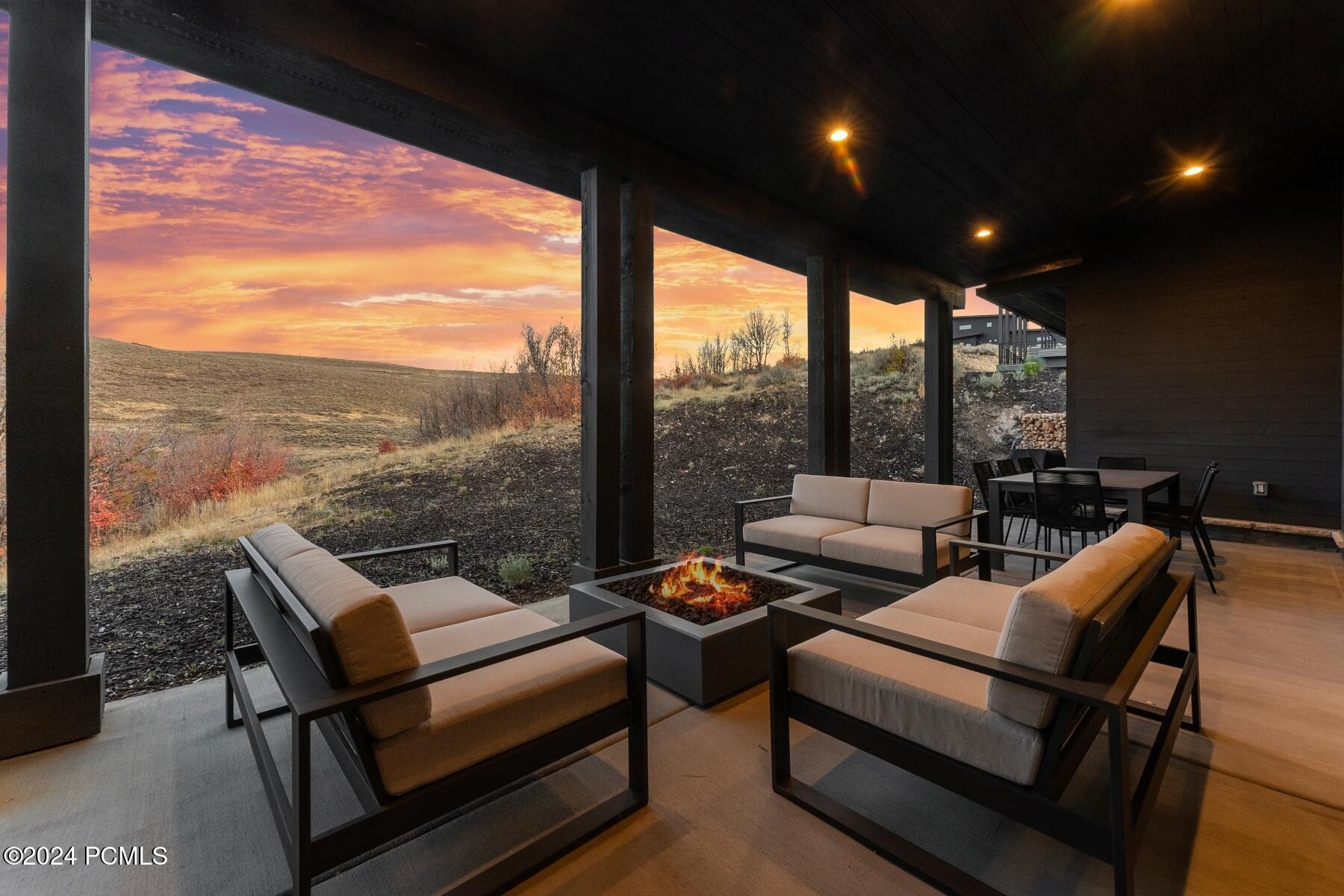 Park City, Utah 84098, United States, 4 Bedrooms Bedrooms, ,4 BathroomsBathrooms,Residential,Active,37673