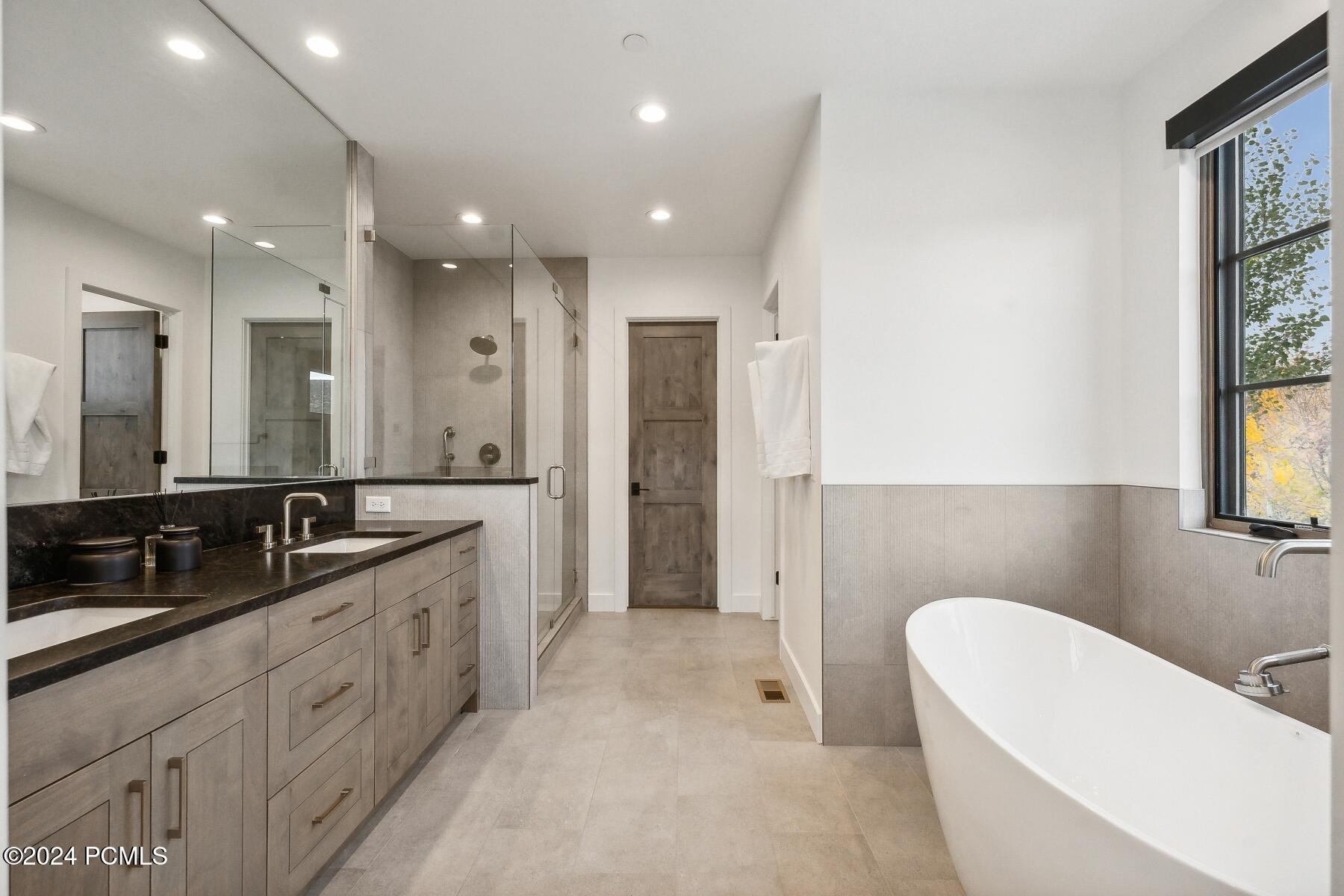 Park City, Utah 84098, United States, 4 Bedrooms Bedrooms, ,4 BathroomsBathrooms,Residential,Active,37673