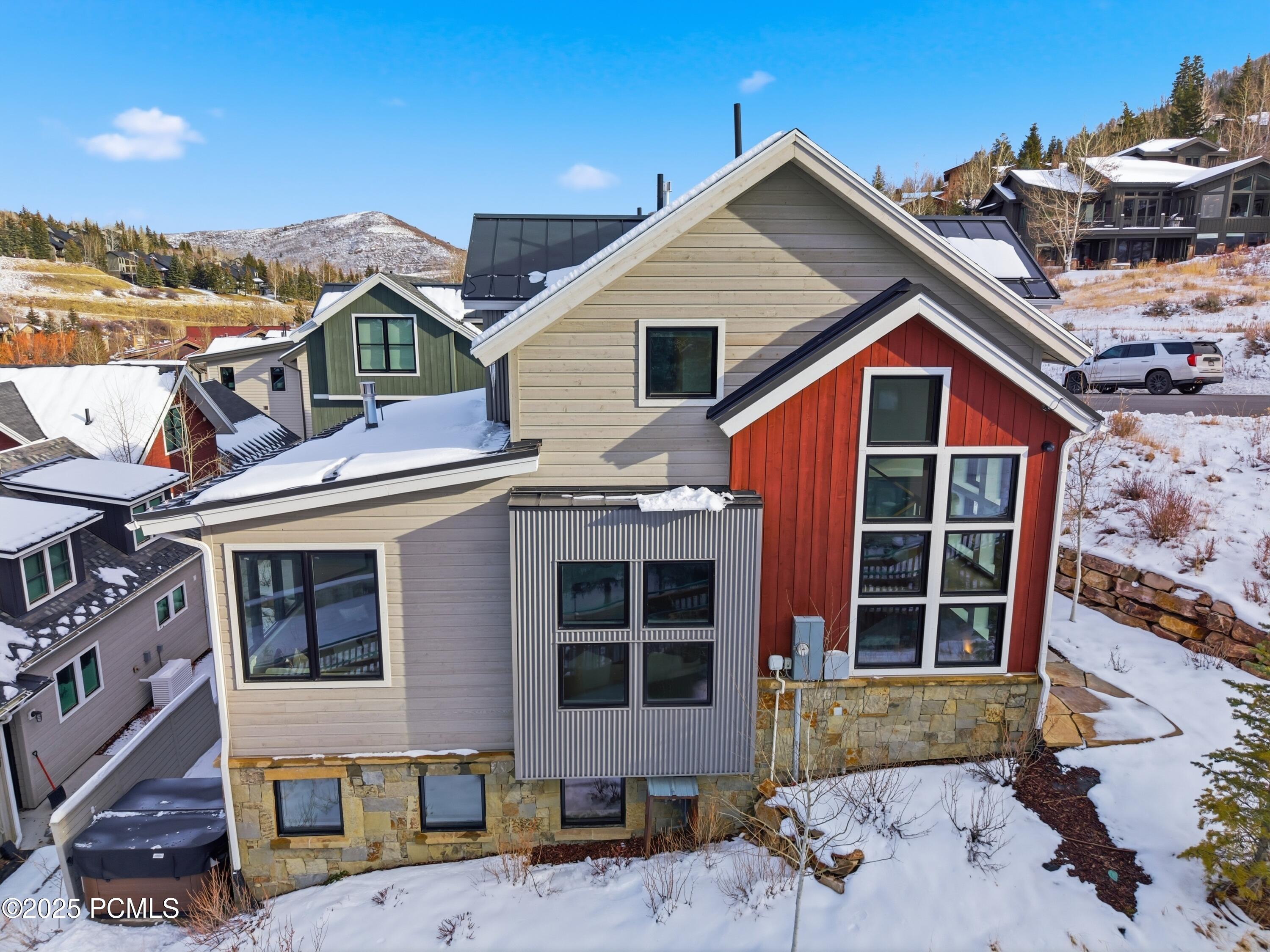 Park City, Utah 84060, United States, 4 Bedrooms Bedrooms, ,5 BathroomsBathrooms,Residential,Active,253712