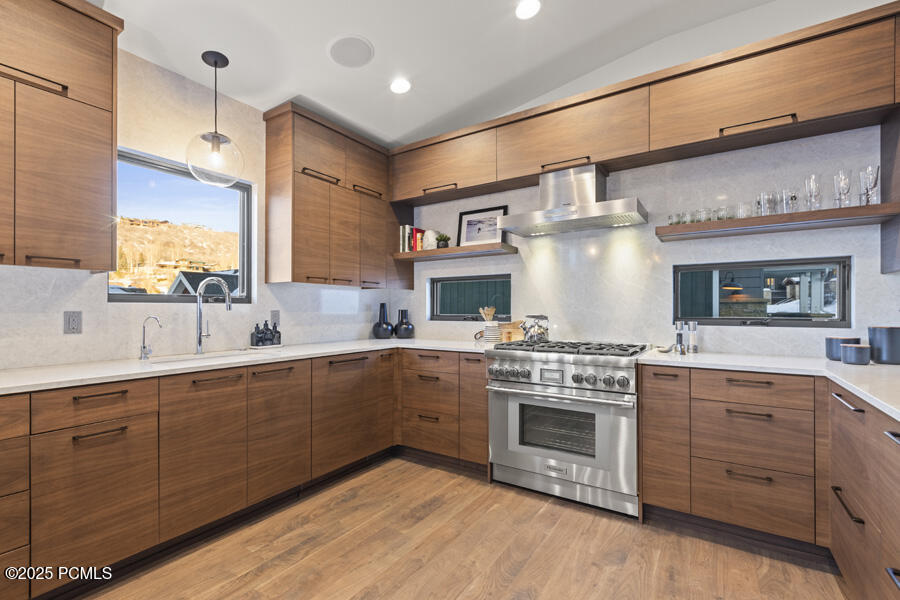 Park City, Utah 84060, United States, 4 Bedrooms Bedrooms, ,5 BathroomsBathrooms,Residential,Active,253712