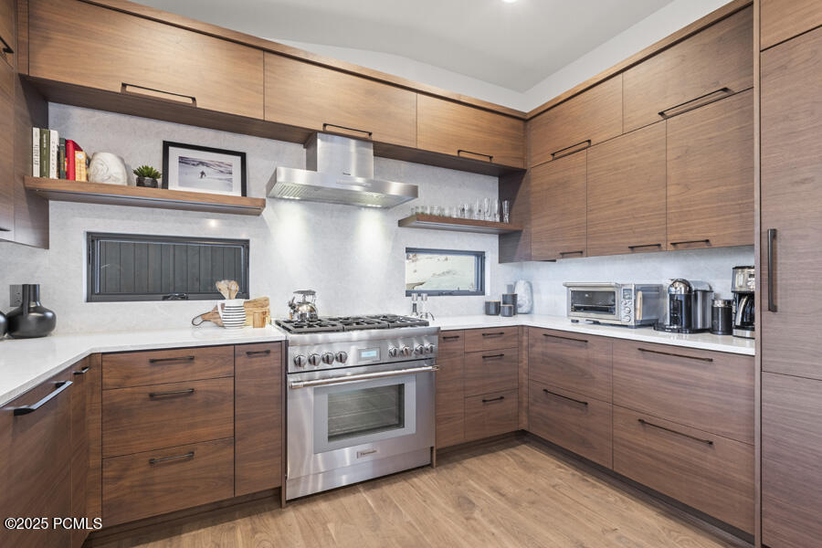 Park City, Utah 84060, United States, 4 Bedrooms Bedrooms, ,5 BathroomsBathrooms,Residential,Active,253712