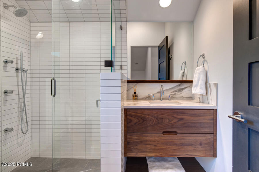 Park City, Utah 84060, United States, 4 Bedrooms Bedrooms, ,5 BathroomsBathrooms,Residential,Active,253712