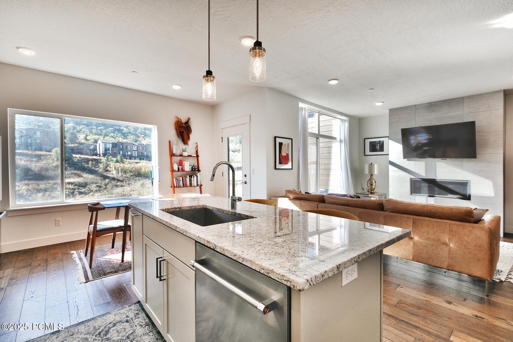 Park City, Utah 84098, United States, 2 Bedrooms Bedrooms, ,3 BathroomsBathrooms,Residential,Active,95059