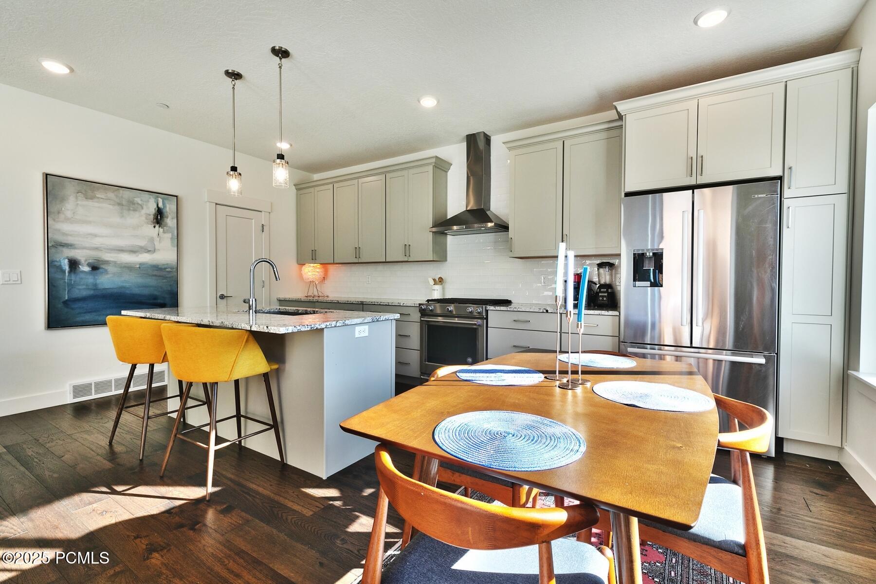 Park City, Utah 84098, United States, 2 Bedrooms Bedrooms, ,3 BathroomsBathrooms,Residential,Active,95059