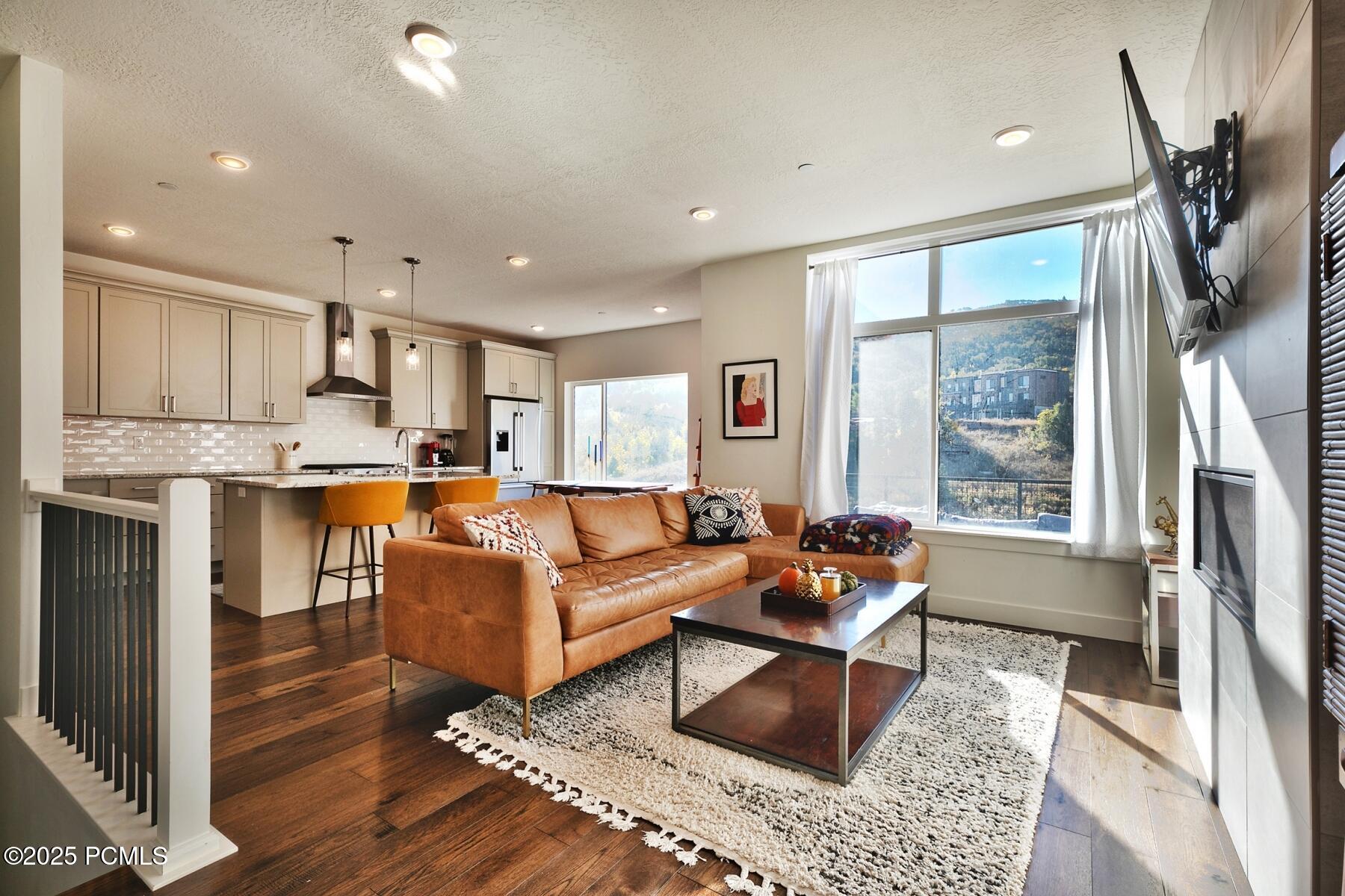 Park City, Utah 84098, United States, 2 Bedrooms Bedrooms, ,3 BathroomsBathrooms,Residential,Active,95059