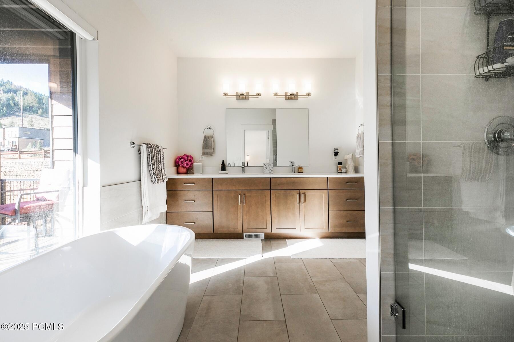 Park City, Utah 84098, United States, 2 Bedrooms Bedrooms, ,3 BathroomsBathrooms,Residential,Active,95059