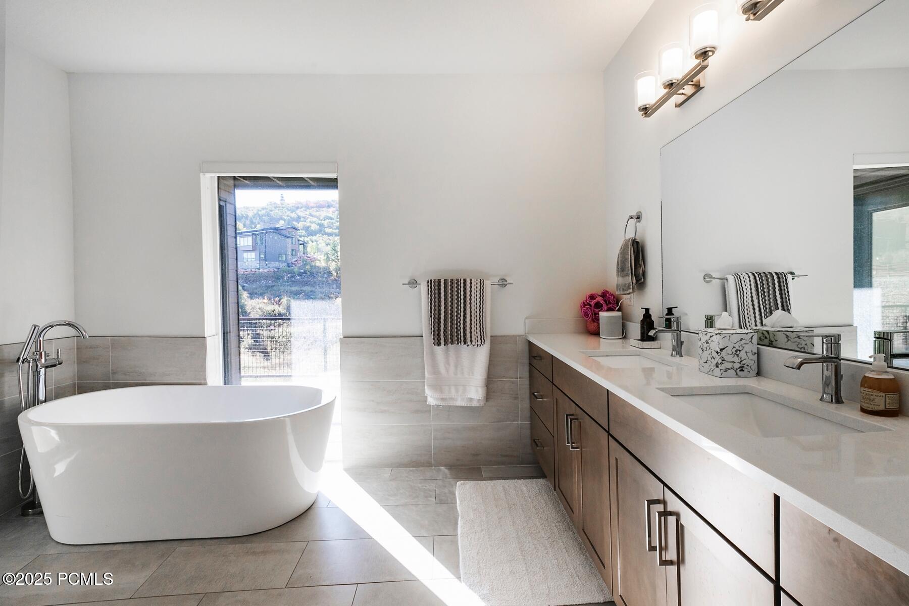 Park City, Utah 84098, United States, 2 Bedrooms Bedrooms, ,3 BathroomsBathrooms,Residential,Active,95059