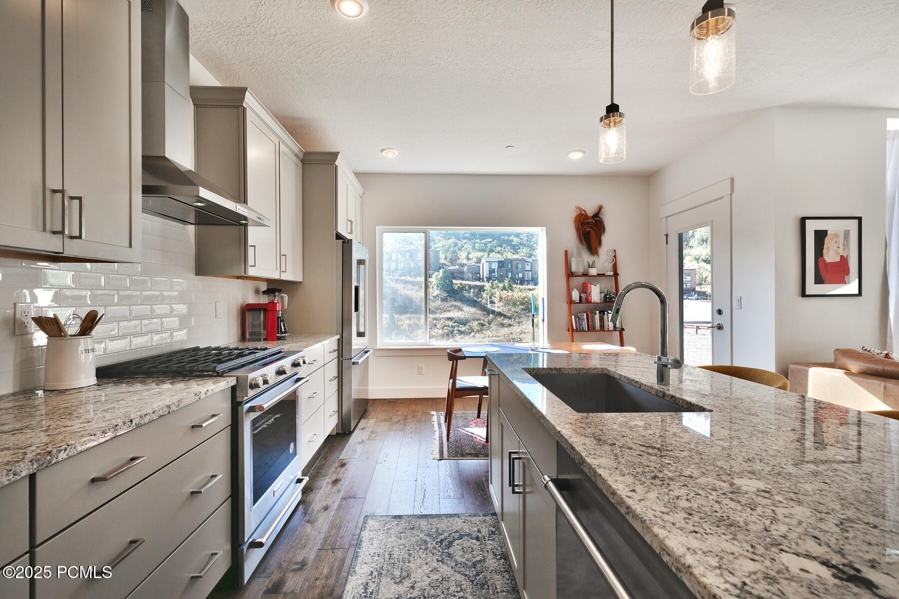 Park City, Utah 84098, United States, 2 Bedrooms Bedrooms, ,3 BathroomsBathrooms,Residential,Active,95059