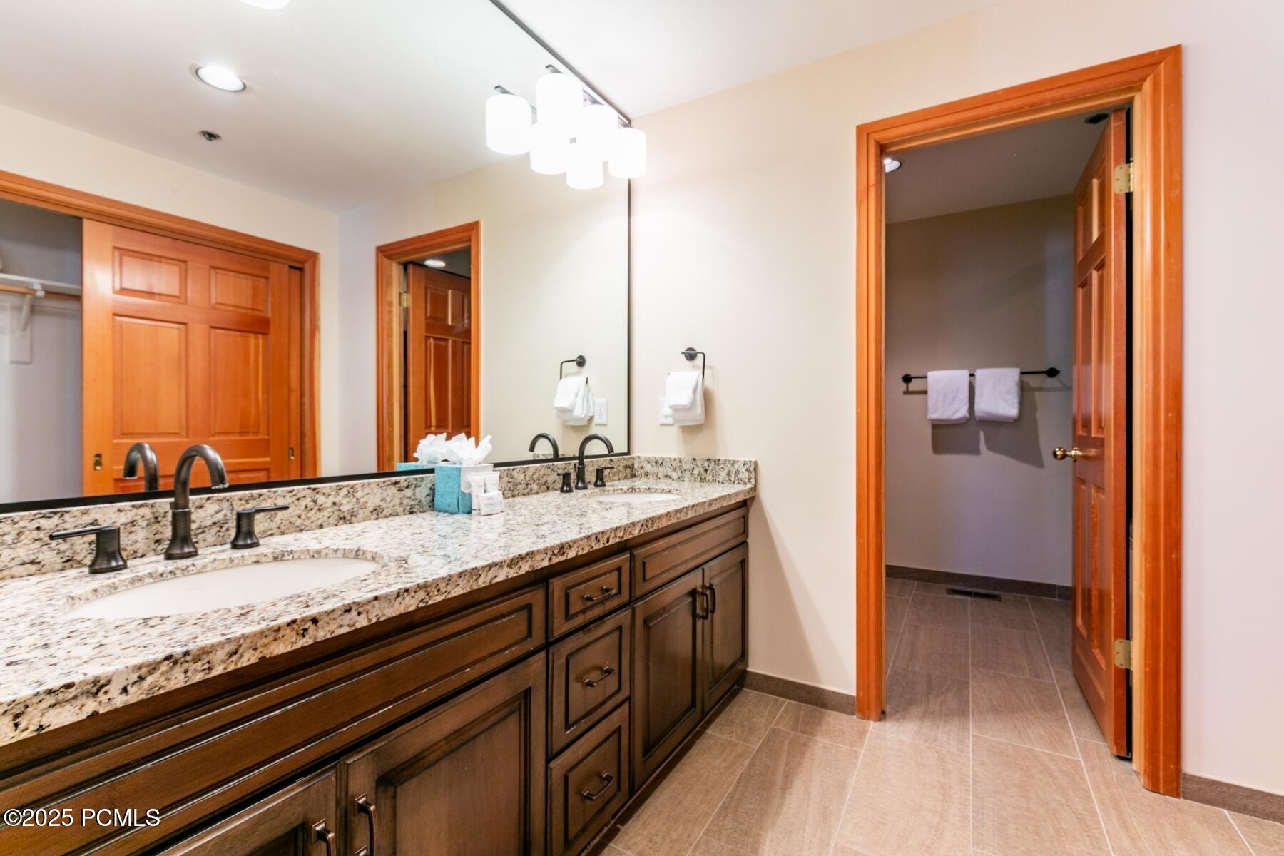 Park City, Utah 84060, United States, 3 Bedrooms Bedrooms, ,4 BathroomsBathrooms,Residential,Active,161826