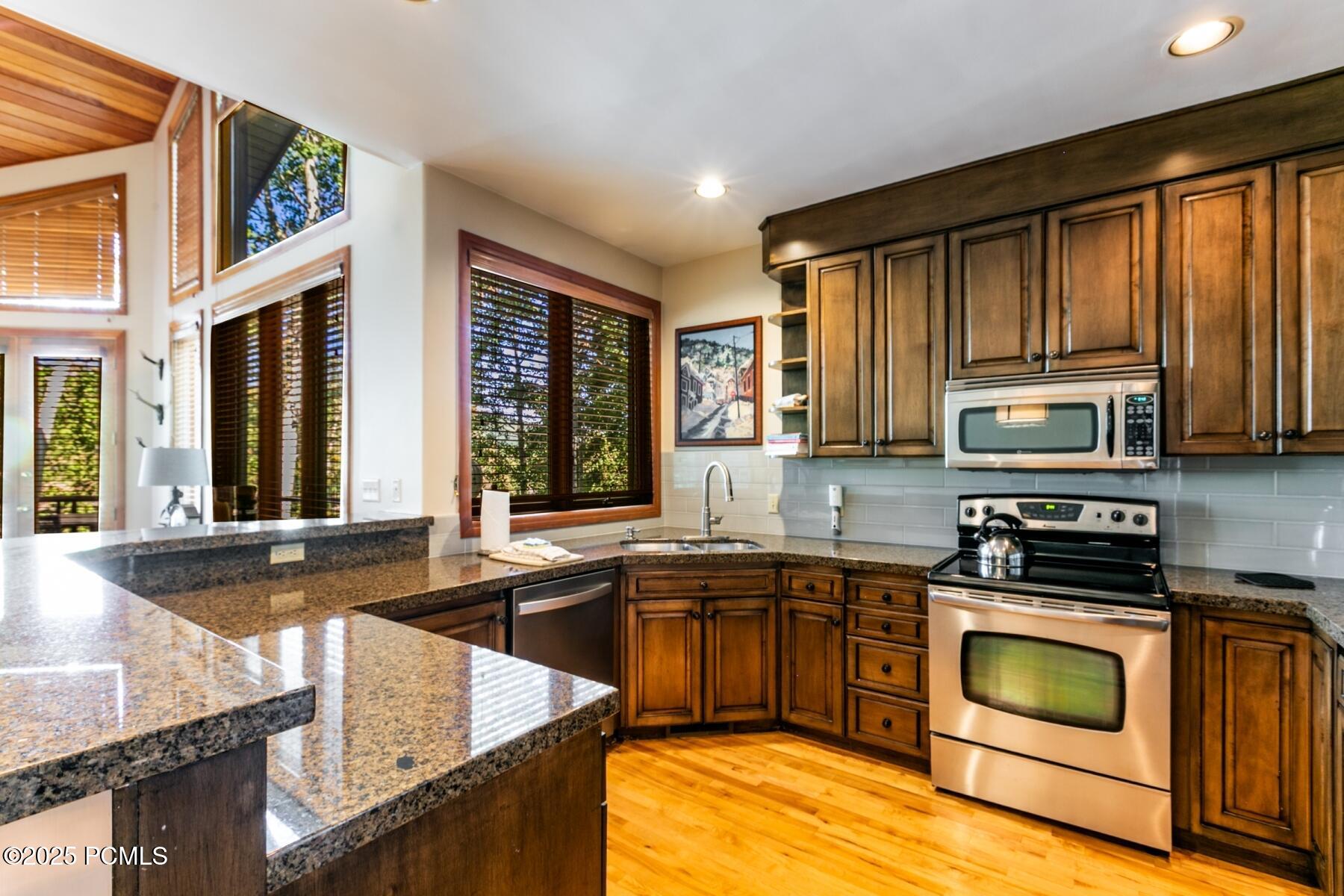 Park City, Utah 84060, United States, 3 Bedrooms Bedrooms, ,4 BathroomsBathrooms,Residential,Active,161826