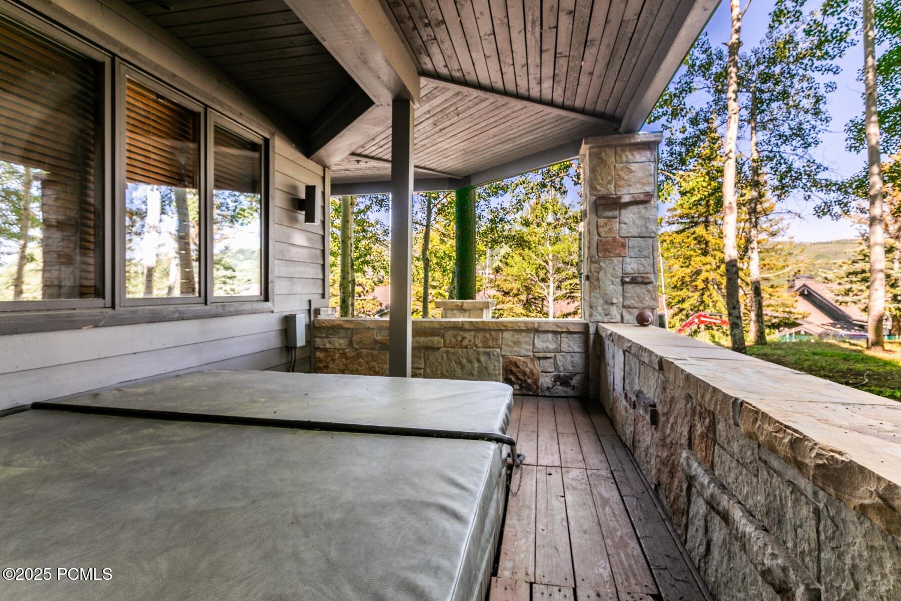 Park City, Utah 84060, United States, 3 Bedrooms Bedrooms, ,4 BathroomsBathrooms,Residential,Active,161826