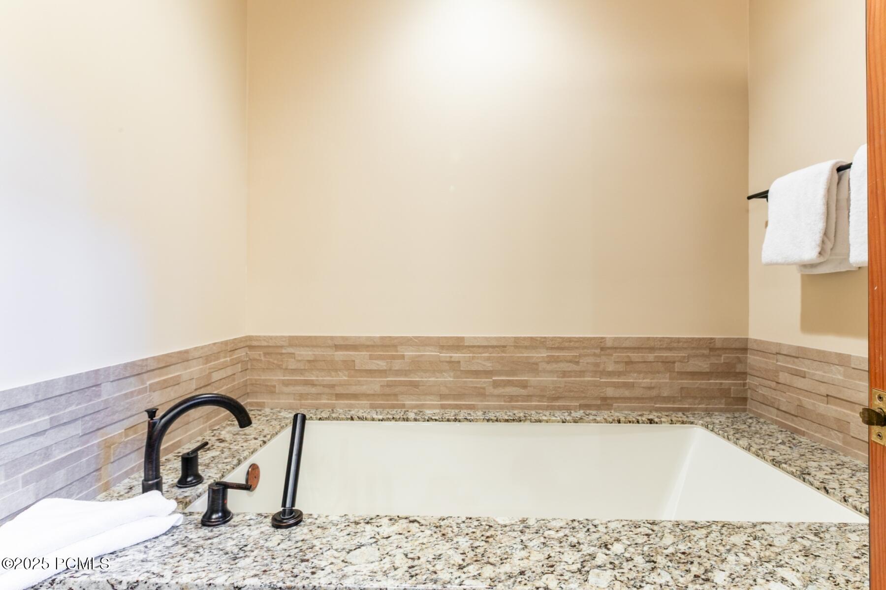 Park City, Utah 84060, United States, 3 Bedrooms Bedrooms, ,4 BathroomsBathrooms,Residential,Active,161826