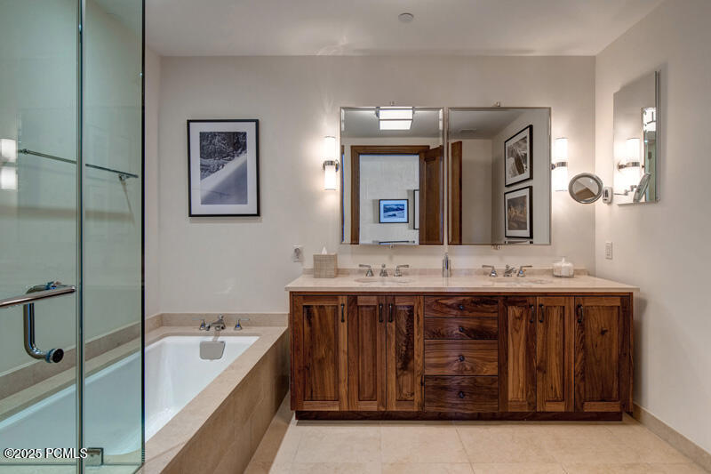 Park City, Utah 84060, United States, 4 Bedrooms Bedrooms, ,5 BathroomsBathrooms,Residential,Active,25074