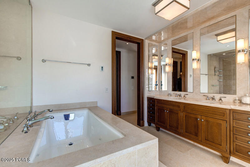 Park City, Utah 84060, United States, 4 Bedrooms Bedrooms, ,5 BathroomsBathrooms,Residential,Active,25074