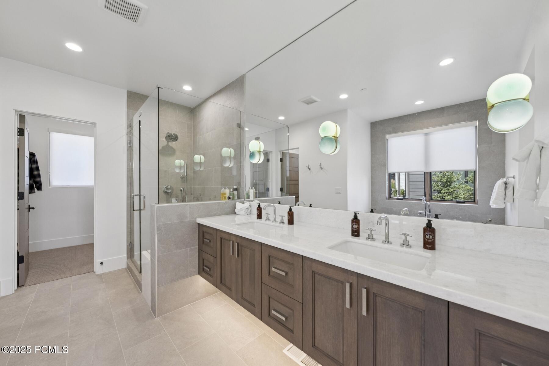 Park City, Utah 84098, United States, 4 Bedrooms Bedrooms, ,4 BathroomsBathrooms,Residential,Active,186928