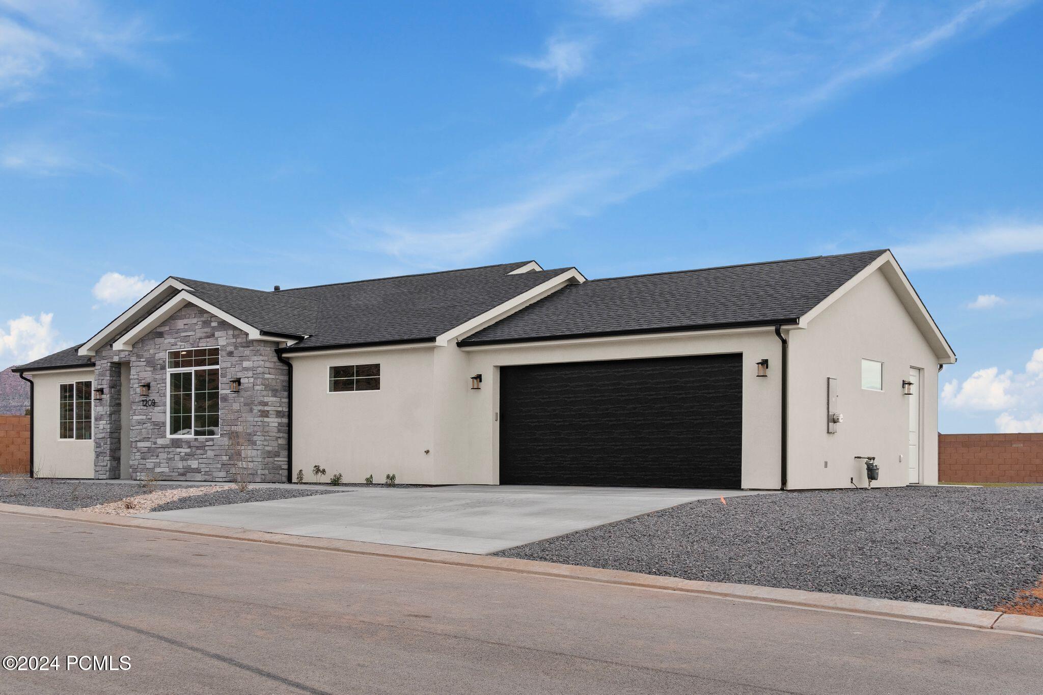 1209 W Kokopelli Street St, Hildale, Utah image 3