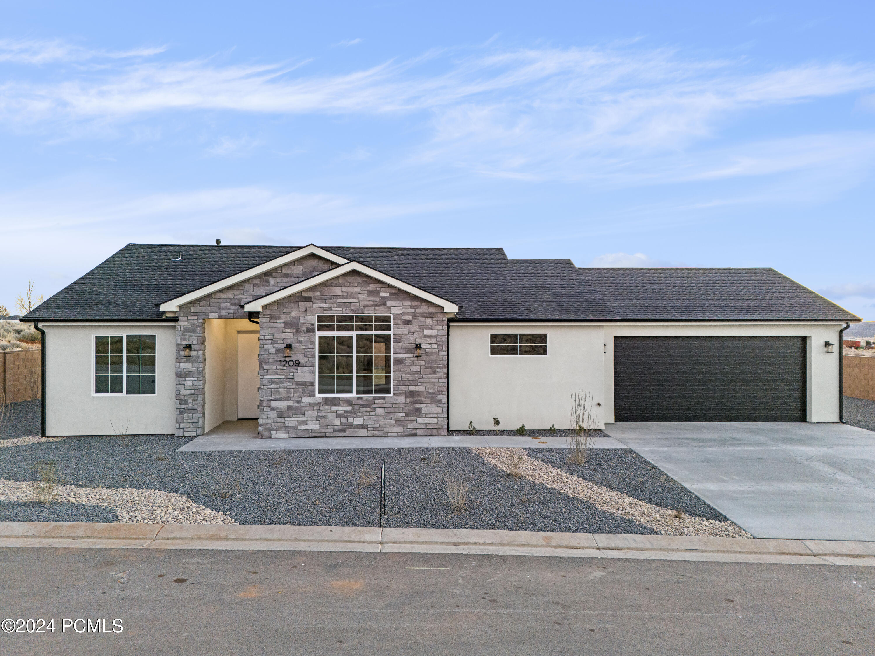 1209 W Kokopelli Street St, Hildale, Utah image 1