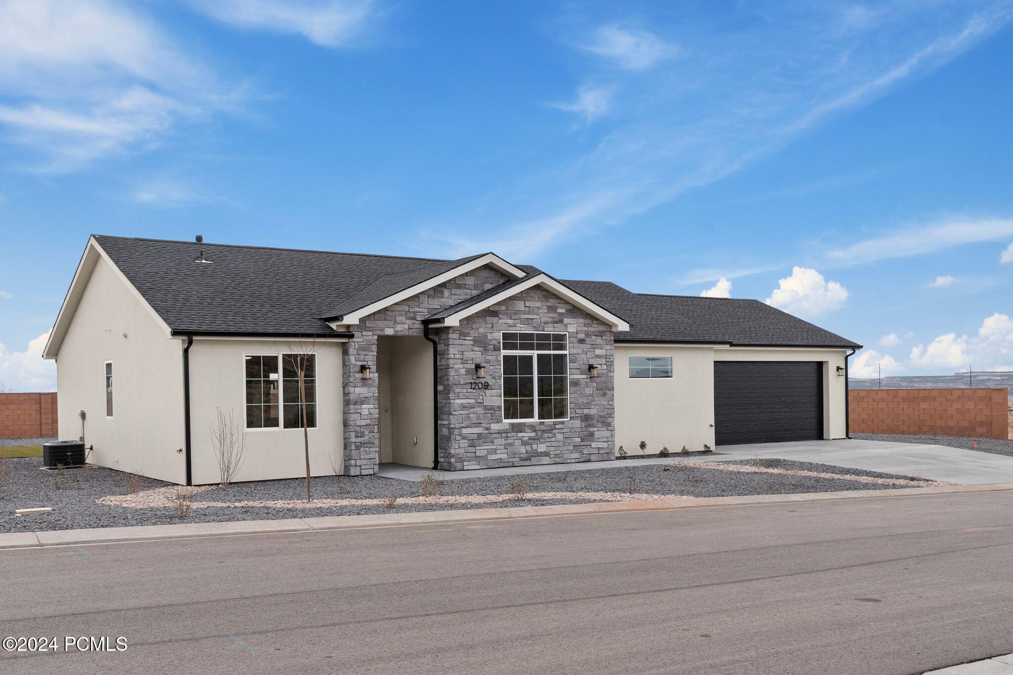1209 W Kokopelli Street St, Hildale, Utah image 2