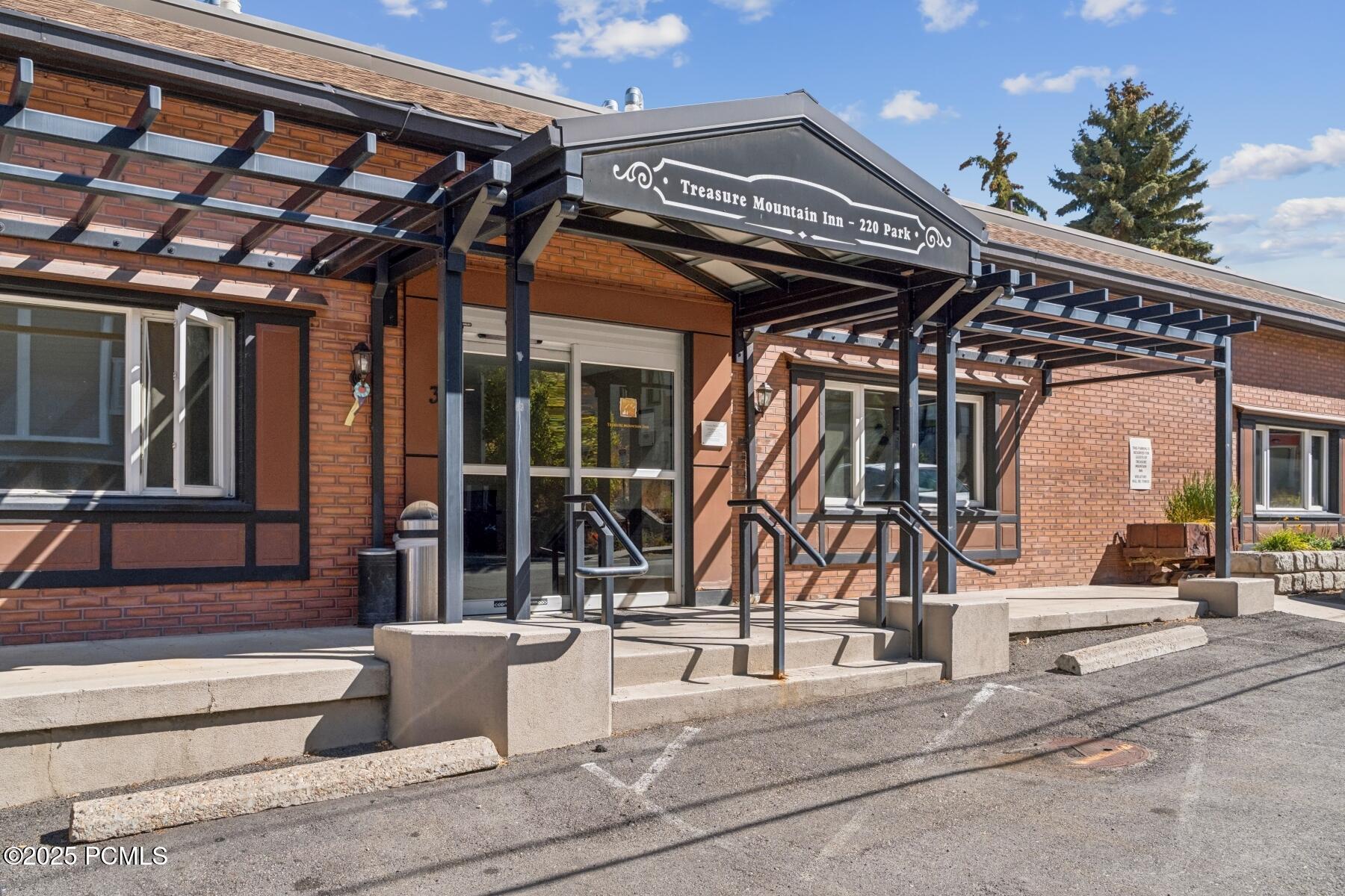 Park City, Utah 84060, United States, 2 Bedrooms Bedrooms, ,2 BathroomsBathrooms,Residential,Active,222964