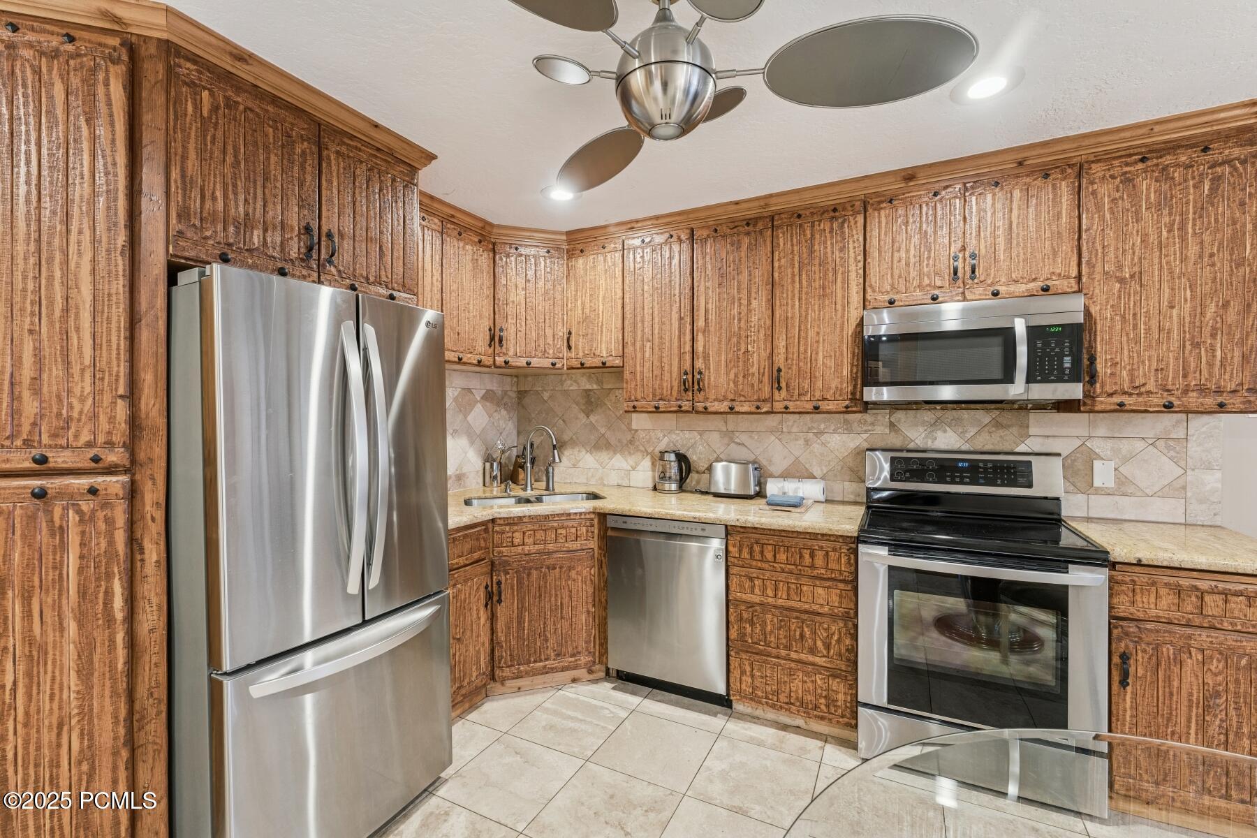 Park City, Utah 84060, United States, 2 Bedrooms Bedrooms, ,2 BathroomsBathrooms,Residential,Active,222964