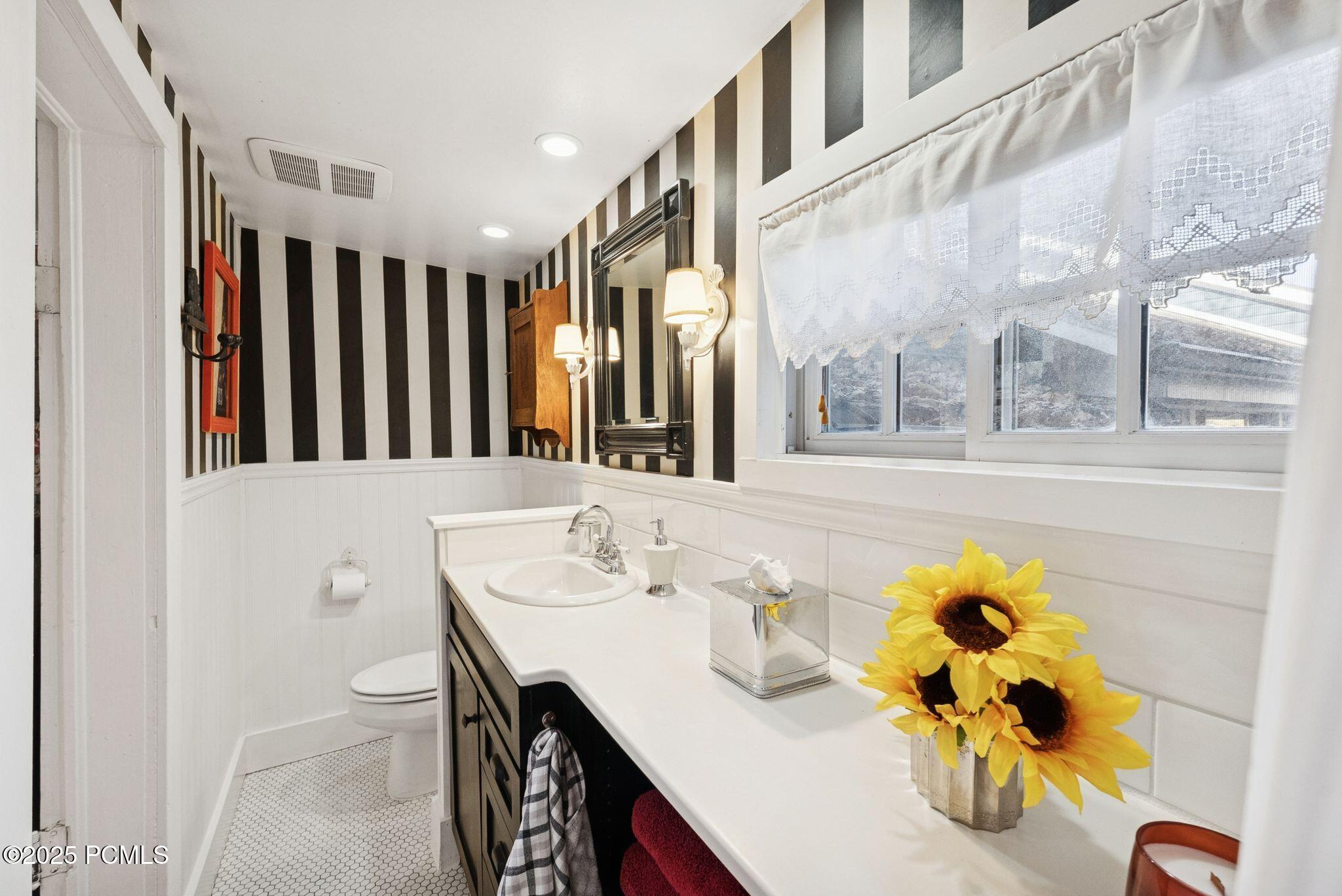 Park City, Utah 84060, United States, 2 Bedrooms Bedrooms, ,1 BathroomBathrooms,Residential,Active,237795