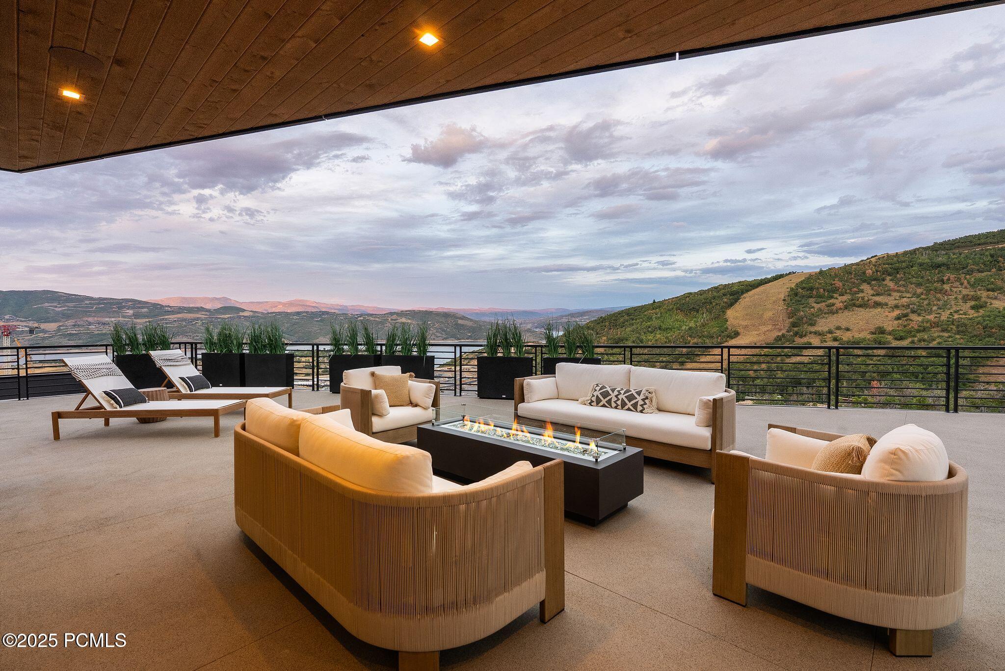 Heber City, Utah 84032, United States, 7 Bedrooms Bedrooms, ,9 BathroomsBathrooms,Residential,Active,4829