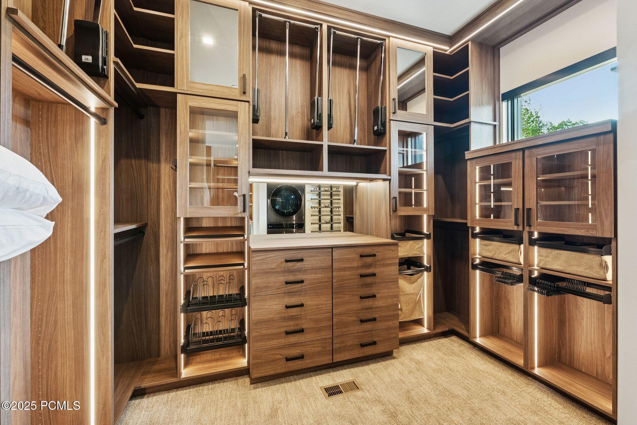 Heber City, Utah 84032, United States, 7 Bedrooms Bedrooms, ,9 BathroomsBathrooms,Residential,Active,4829