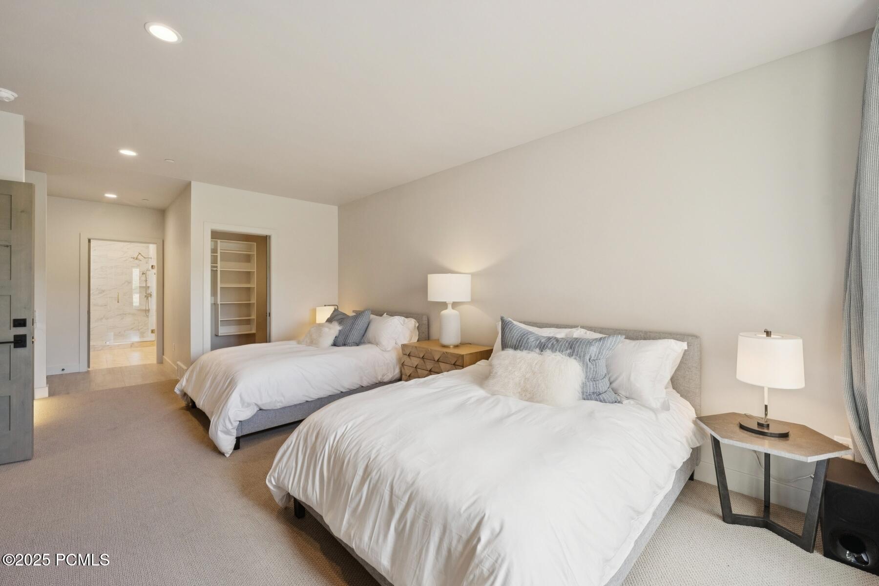 Park City, Utah 84098, United States, 2 Bedrooms Bedrooms, ,3 BathroomsBathrooms,Residential,Pending,197725