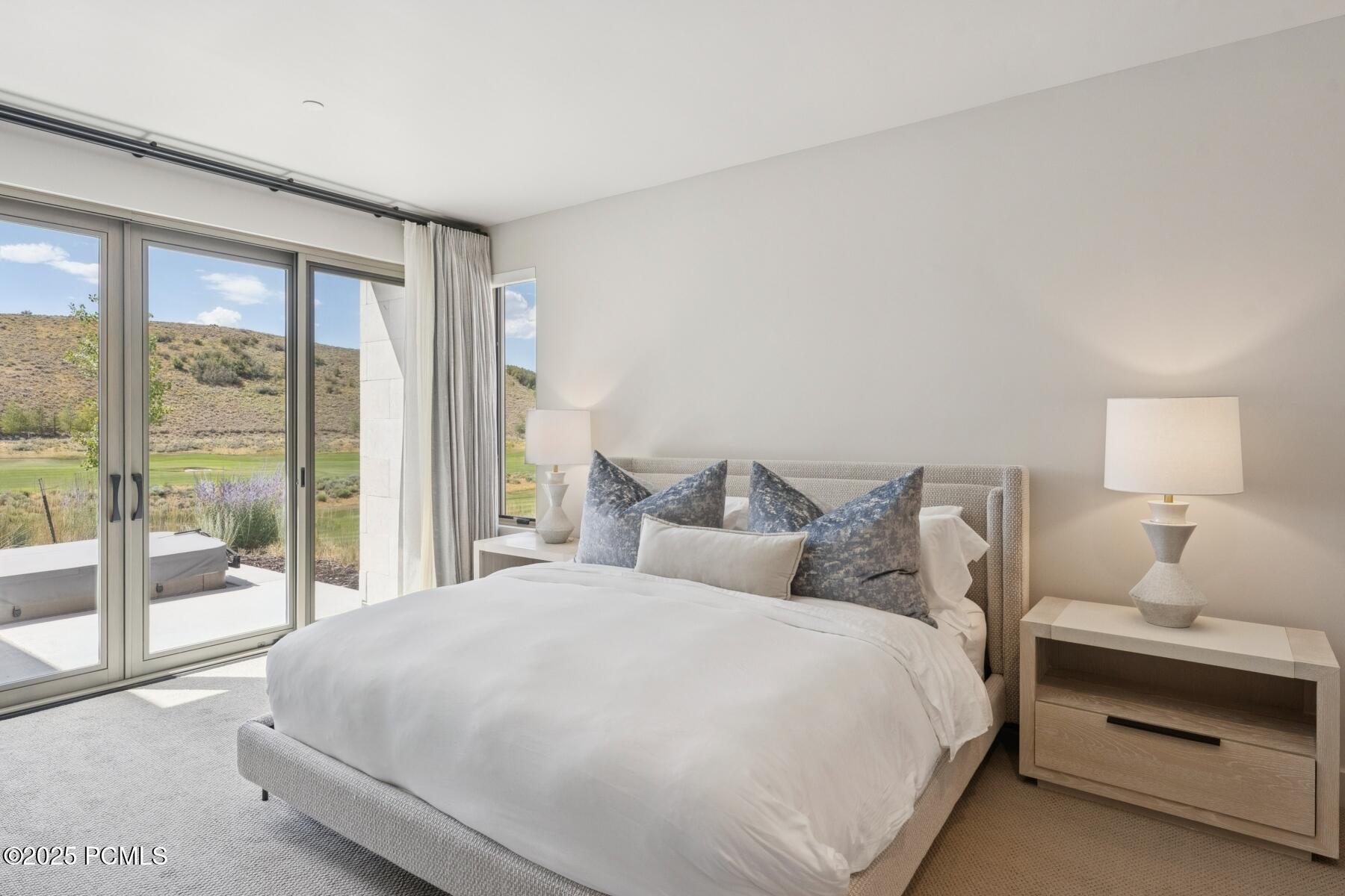 Park City, Utah 84098, United States, 2 Bedrooms Bedrooms, ,3 BathroomsBathrooms,Residential,Pending,197725