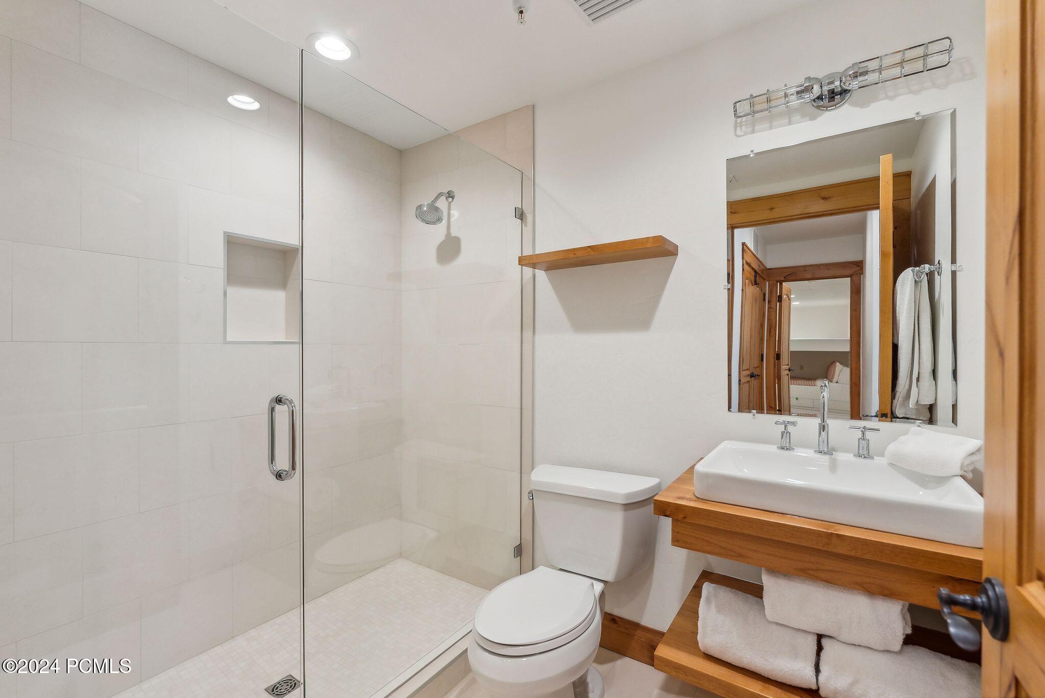 Park City, Utah 84060, United States, 6 Bedrooms Bedrooms, ,6 BathroomsBathrooms,Residential,Pending,36471