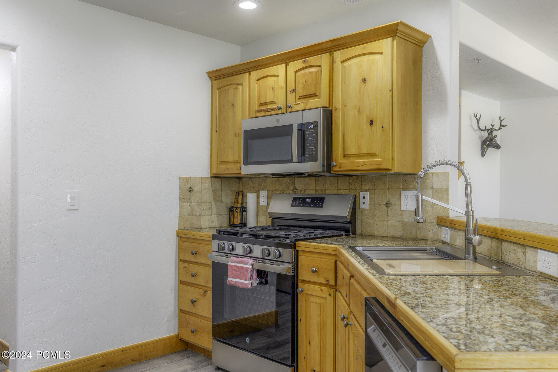 1746 W Redstone Avenue #APT G, Park City, Utah image 10