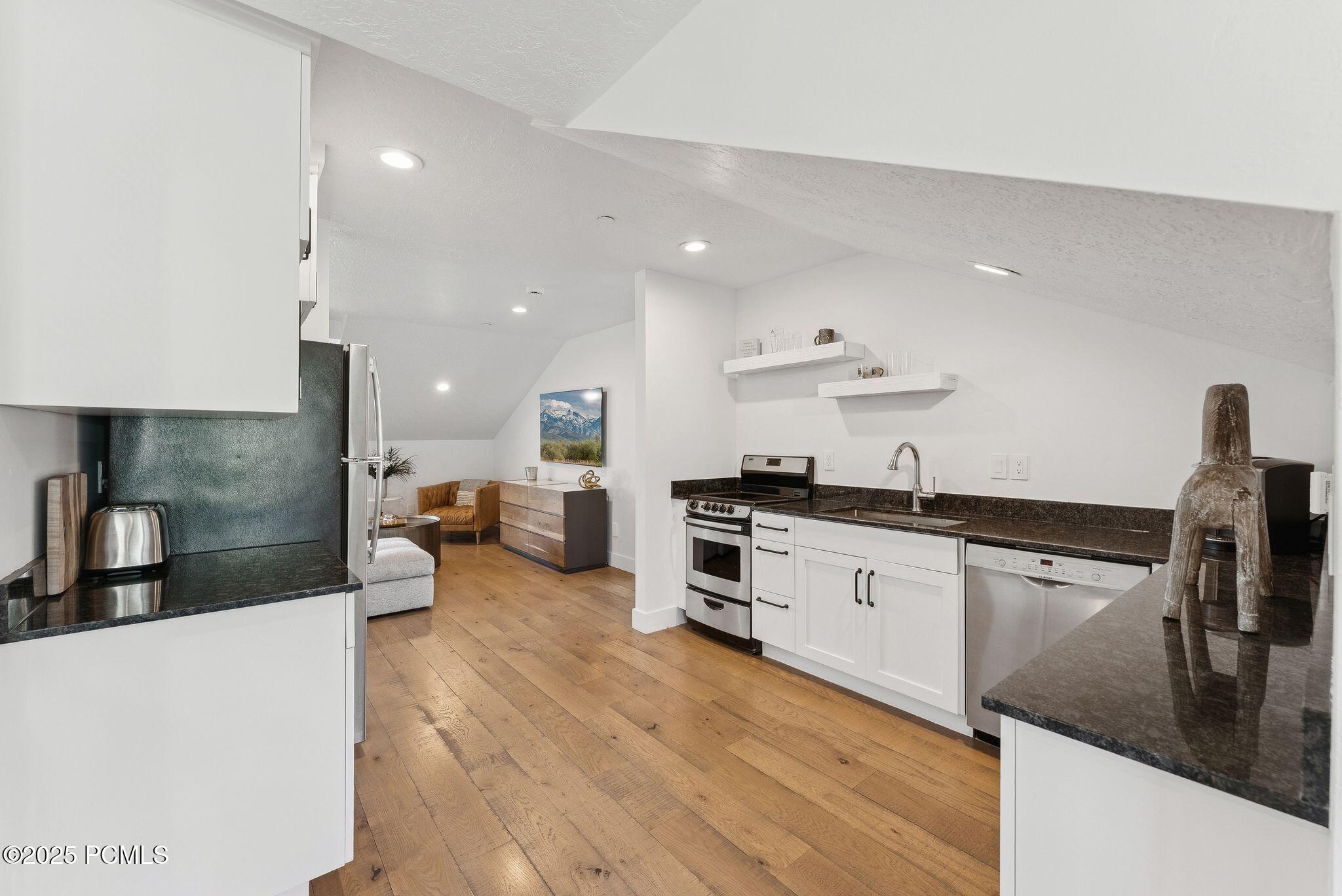 Park City, Utah 84098, United States, 5 Bedrooms Bedrooms, ,4 BathroomsBathrooms,Residential,Active,174358