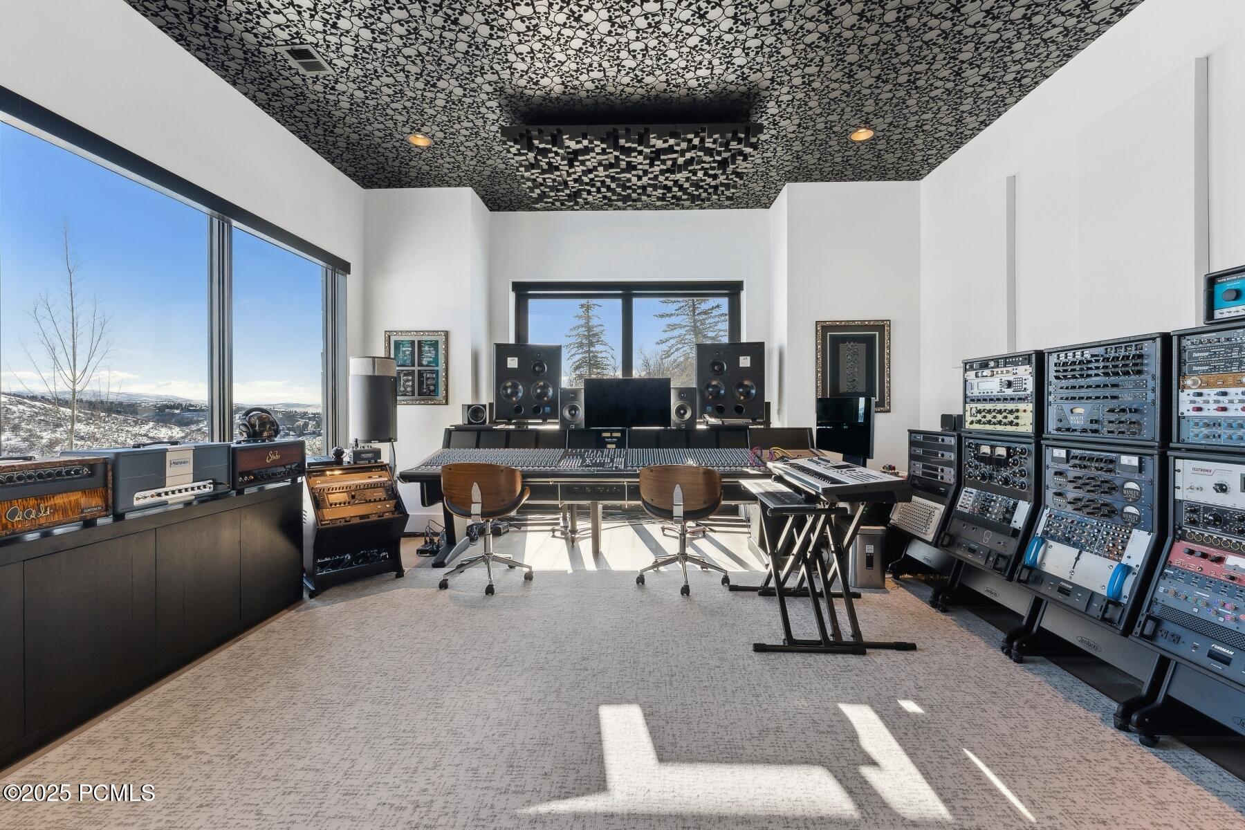 Park City, Utah 84098, United States, 6 Bedrooms Bedrooms, ,9 BathroomsBathrooms,Residential,Pending,87495