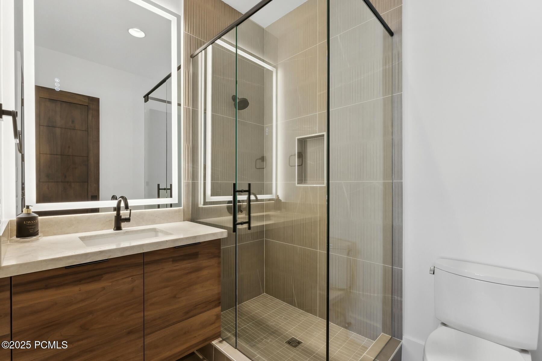 Park City, Utah 84098, United States, 6 Bedrooms Bedrooms, ,9 BathroomsBathrooms,Residential,Pending,87495