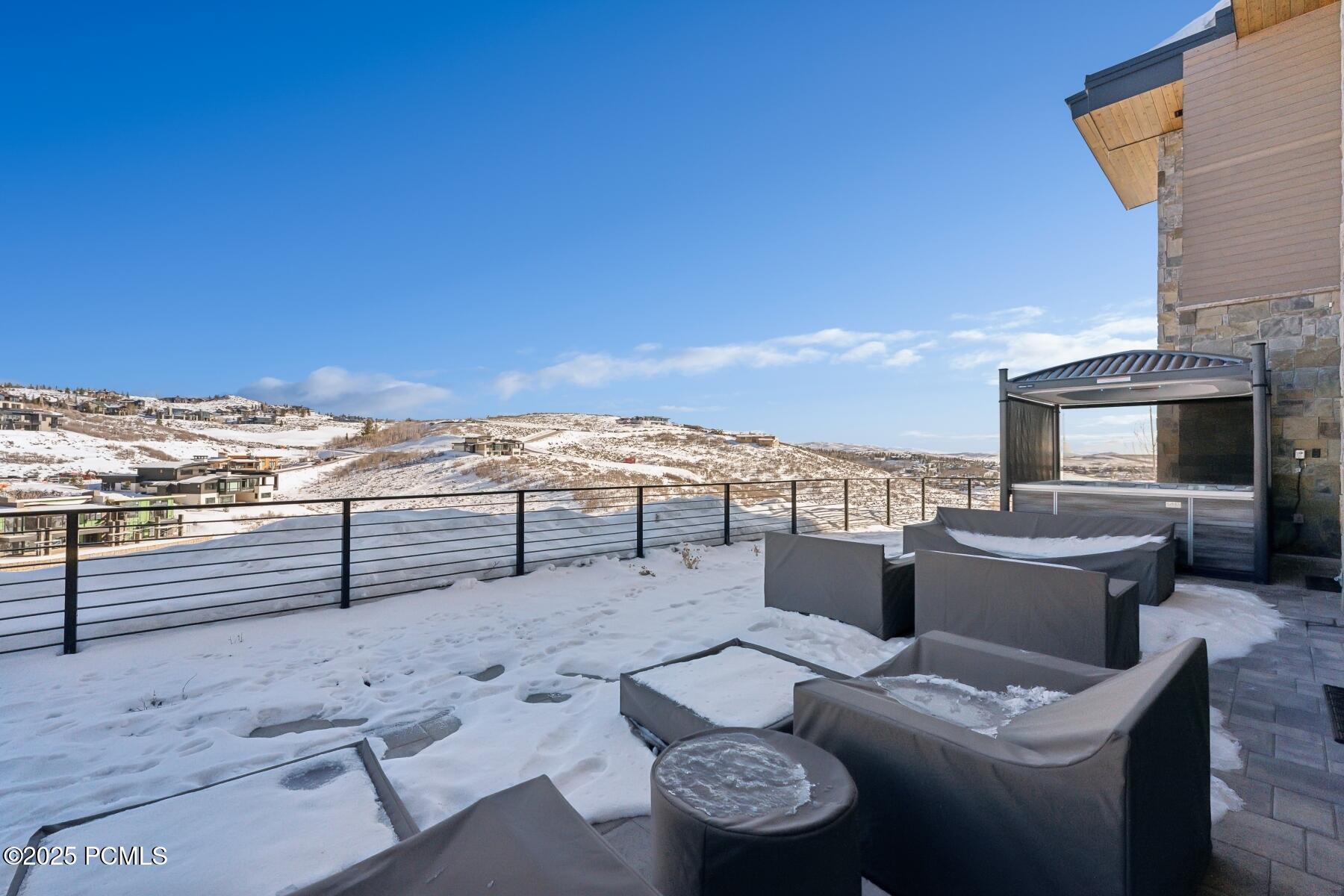 Park City, Utah 84098, United States, 6 Bedrooms Bedrooms, ,9 BathroomsBathrooms,Residential,Pending,87495
