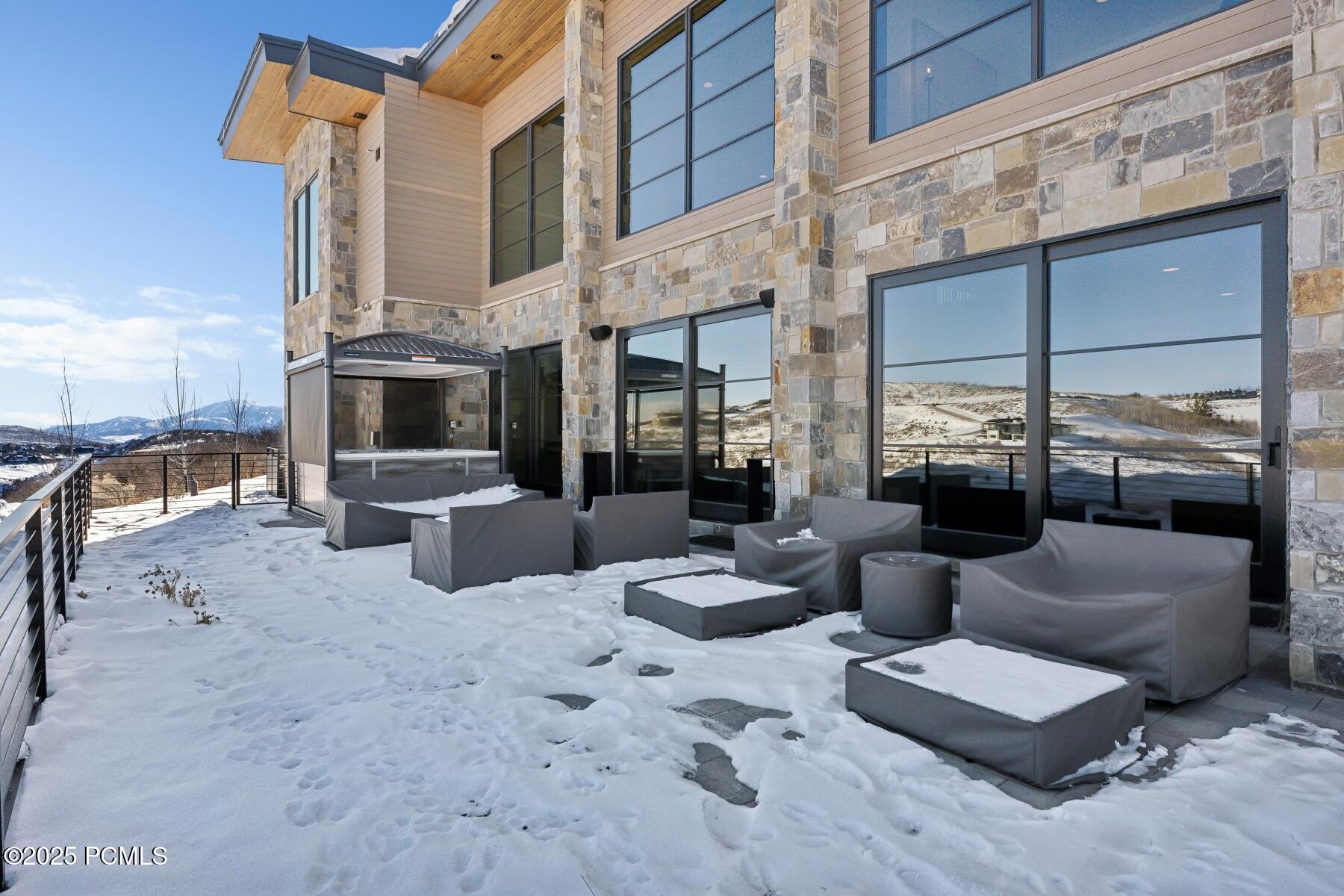 Park City, Utah 84098, United States, 6 Bedrooms Bedrooms, ,9 BathroomsBathrooms,Residential,Pending,87495