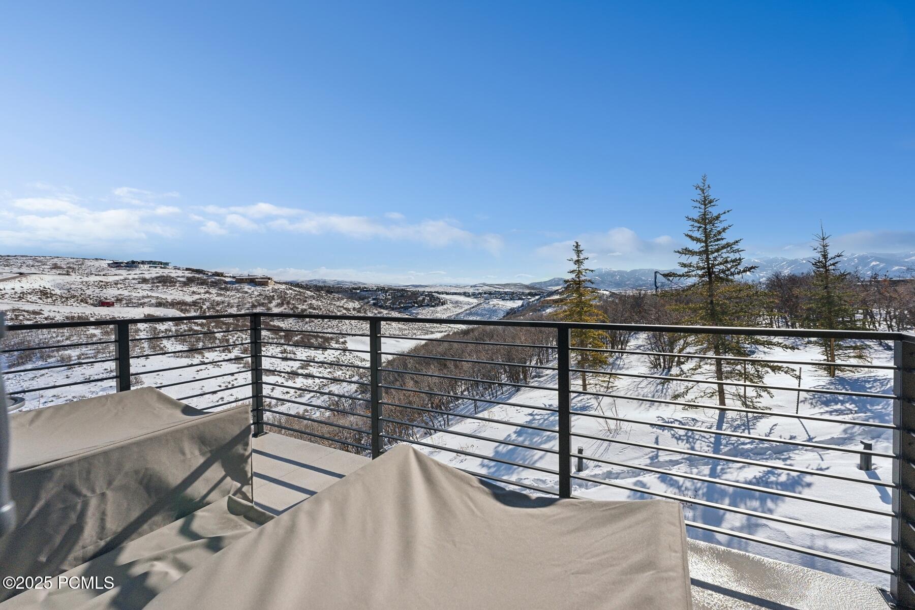 Park City, Utah 84098, United States, 6 Bedrooms Bedrooms, ,9 BathroomsBathrooms,Residential,Pending,87495