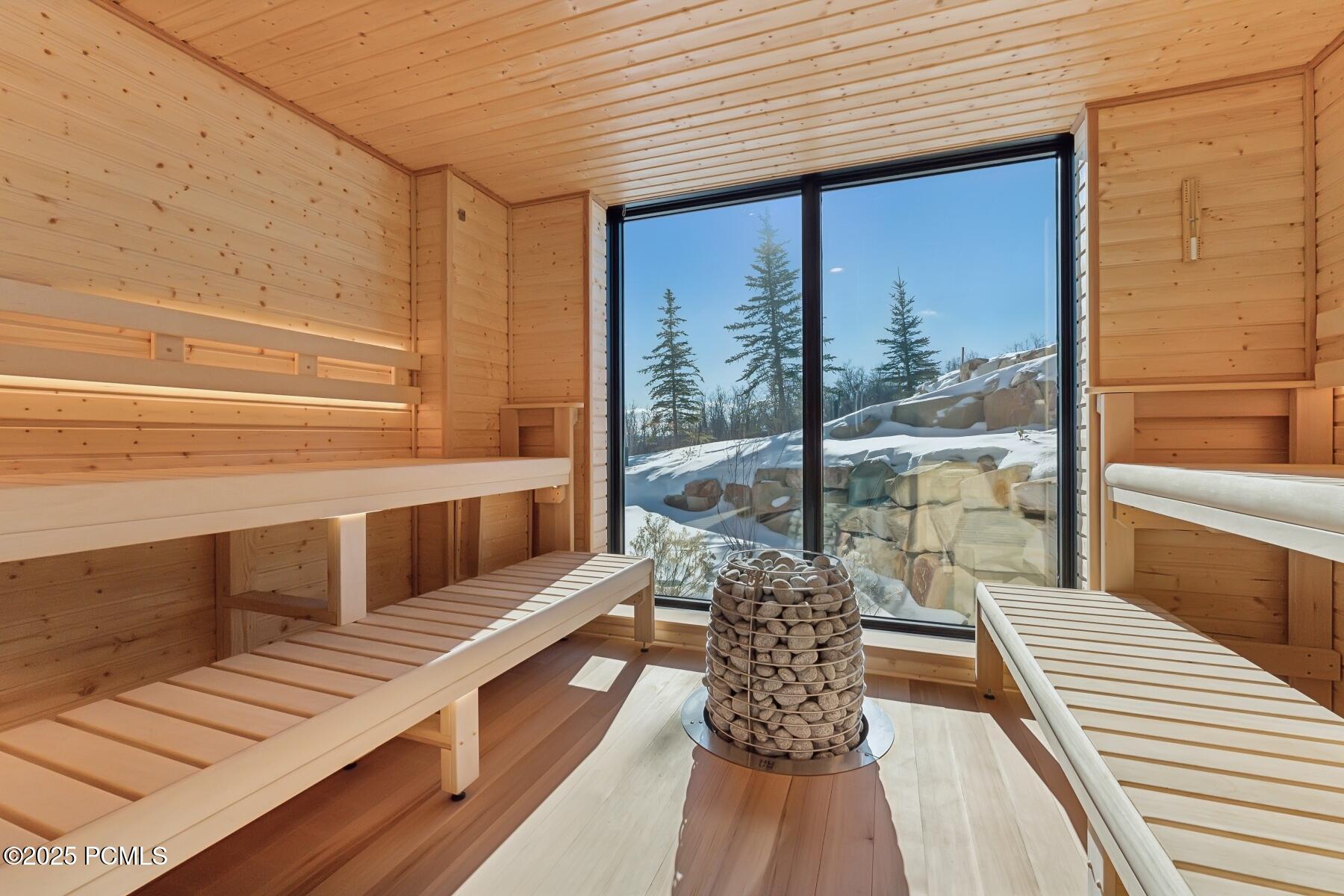 Park City, Utah 84098, United States, 6 Bedrooms Bedrooms, ,9 BathroomsBathrooms,Residential,Pending,87495